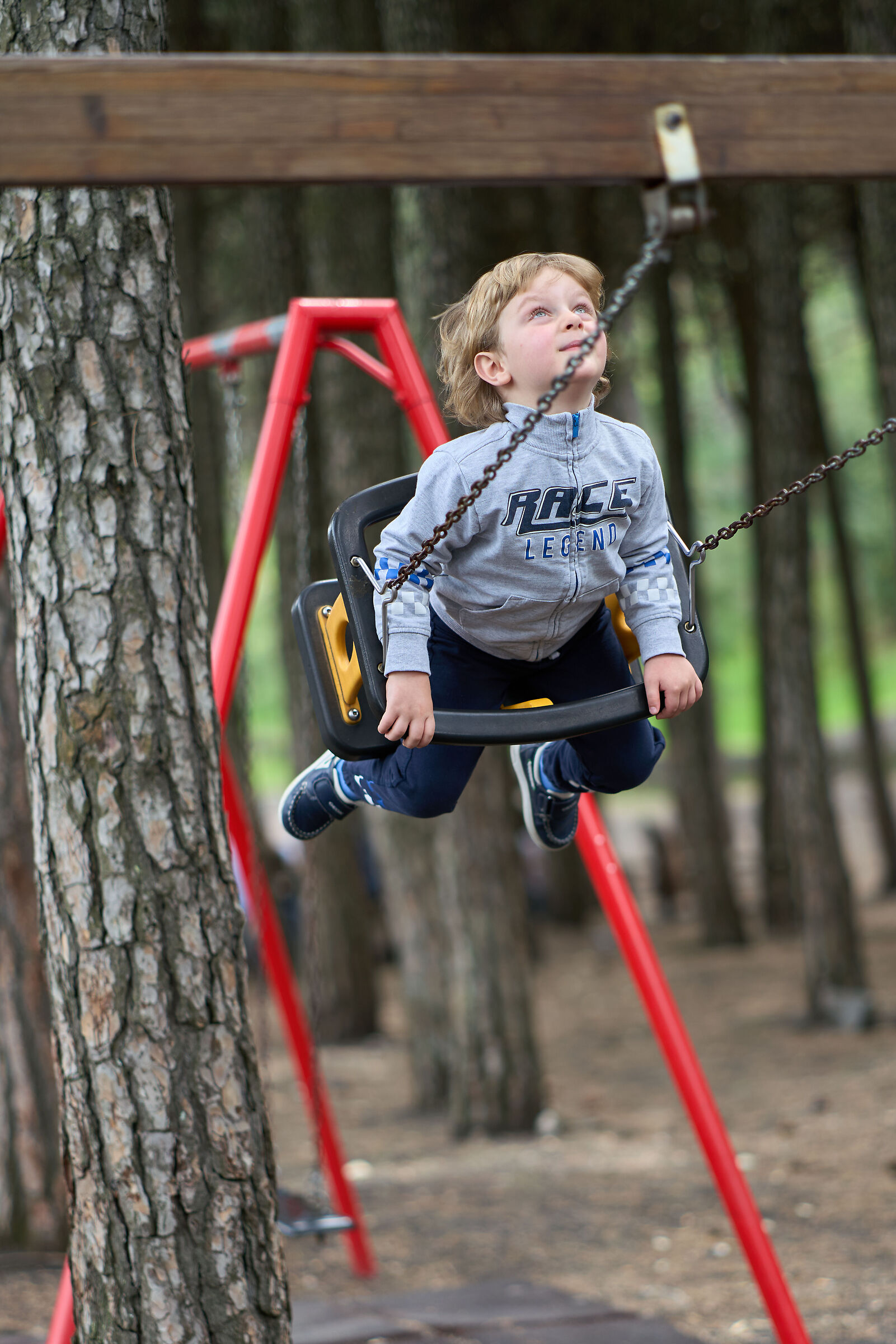 Uno sguardo ingenuo al cielo immaginando di volare.