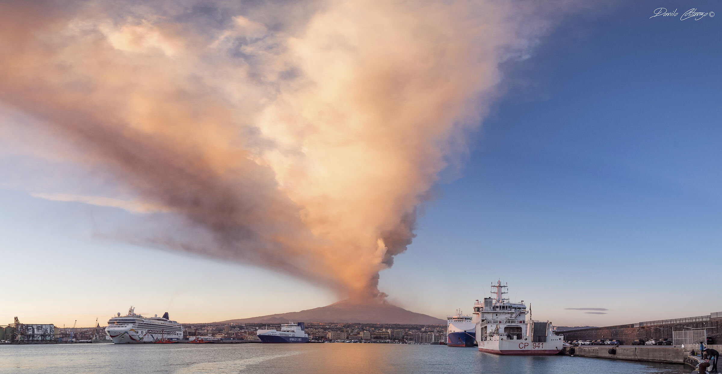 Hourglass or heart of smoke?