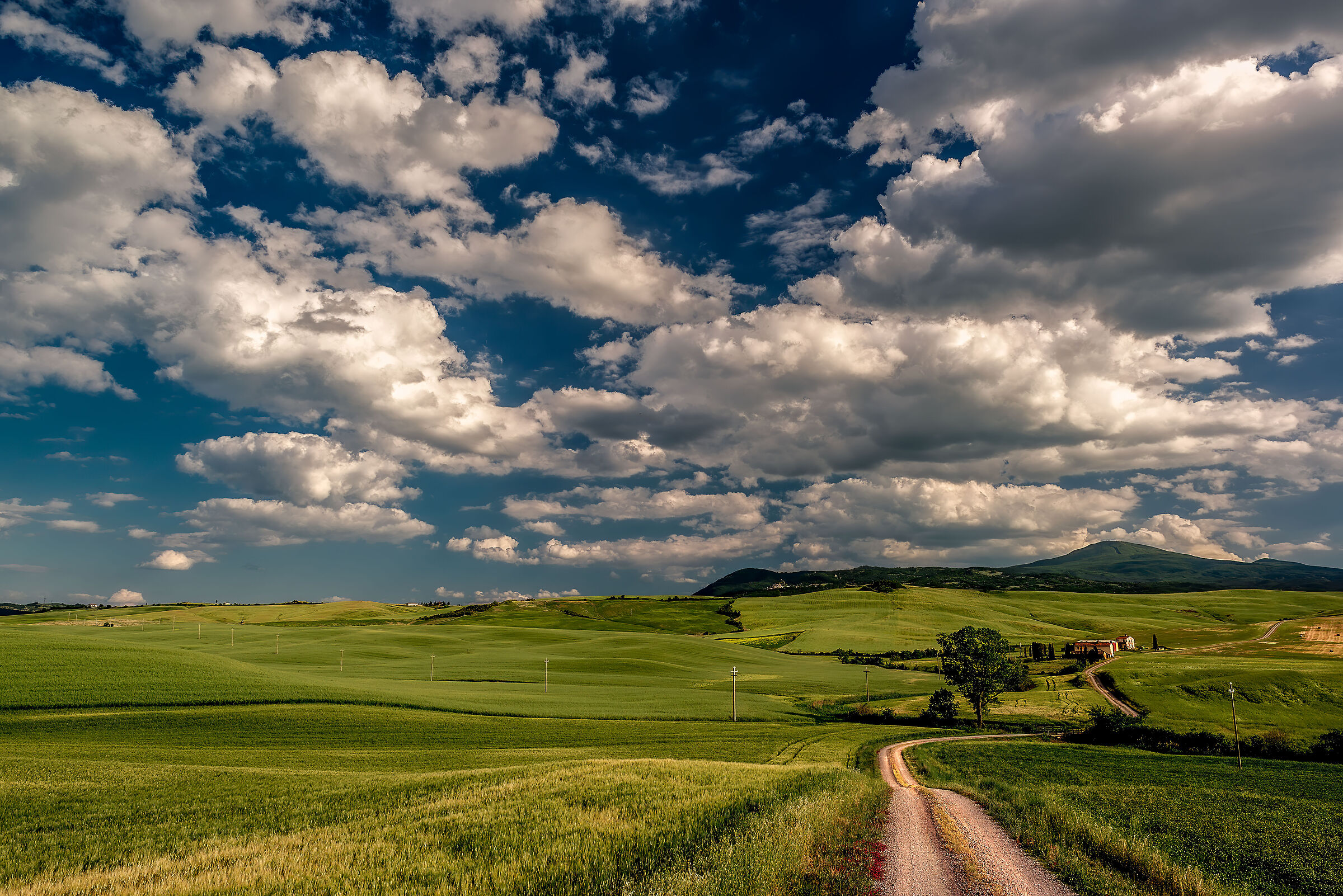 i cieli della val d'orcia in pomeriggi nuvolosi