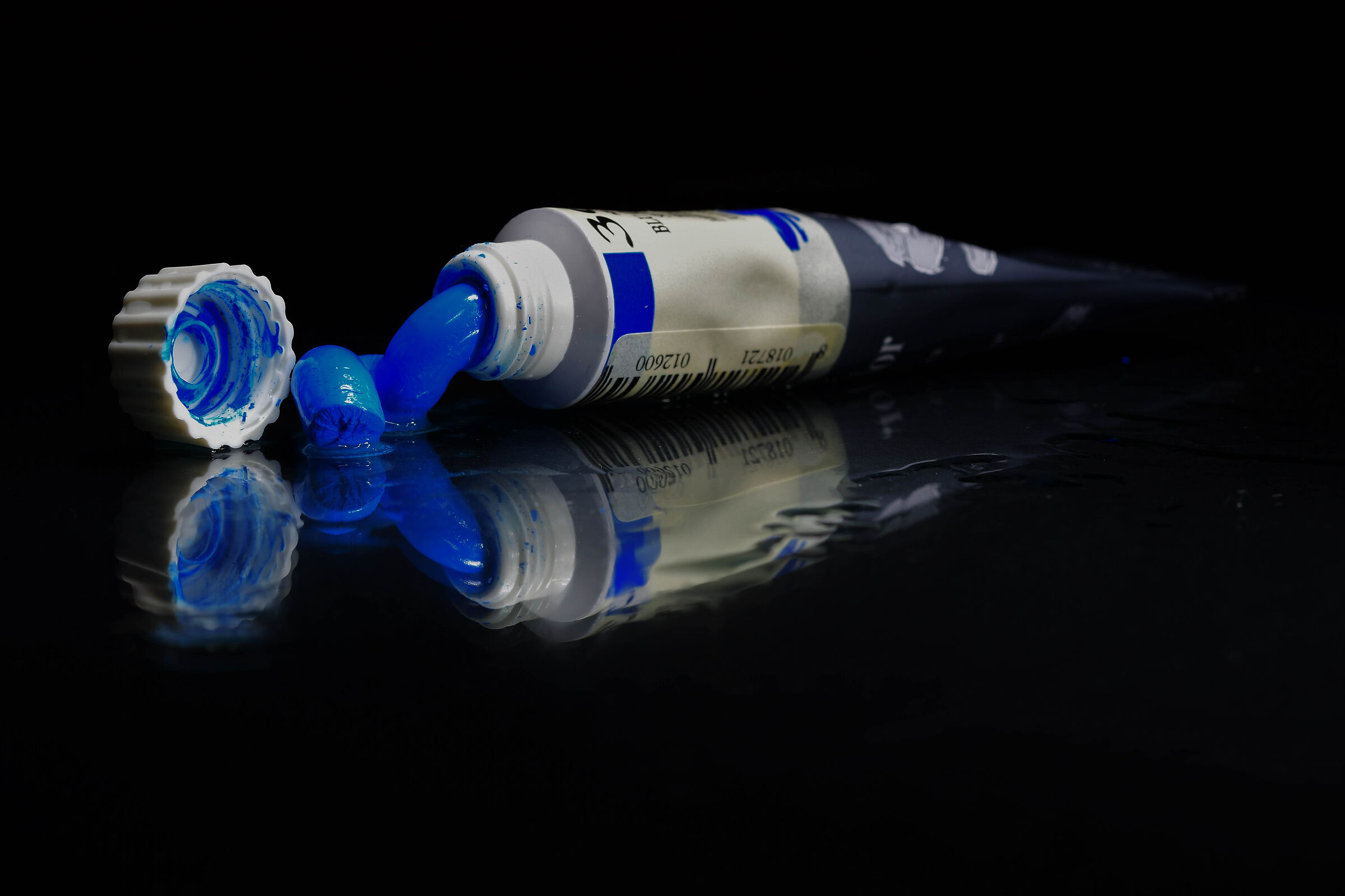 Composition with blue
