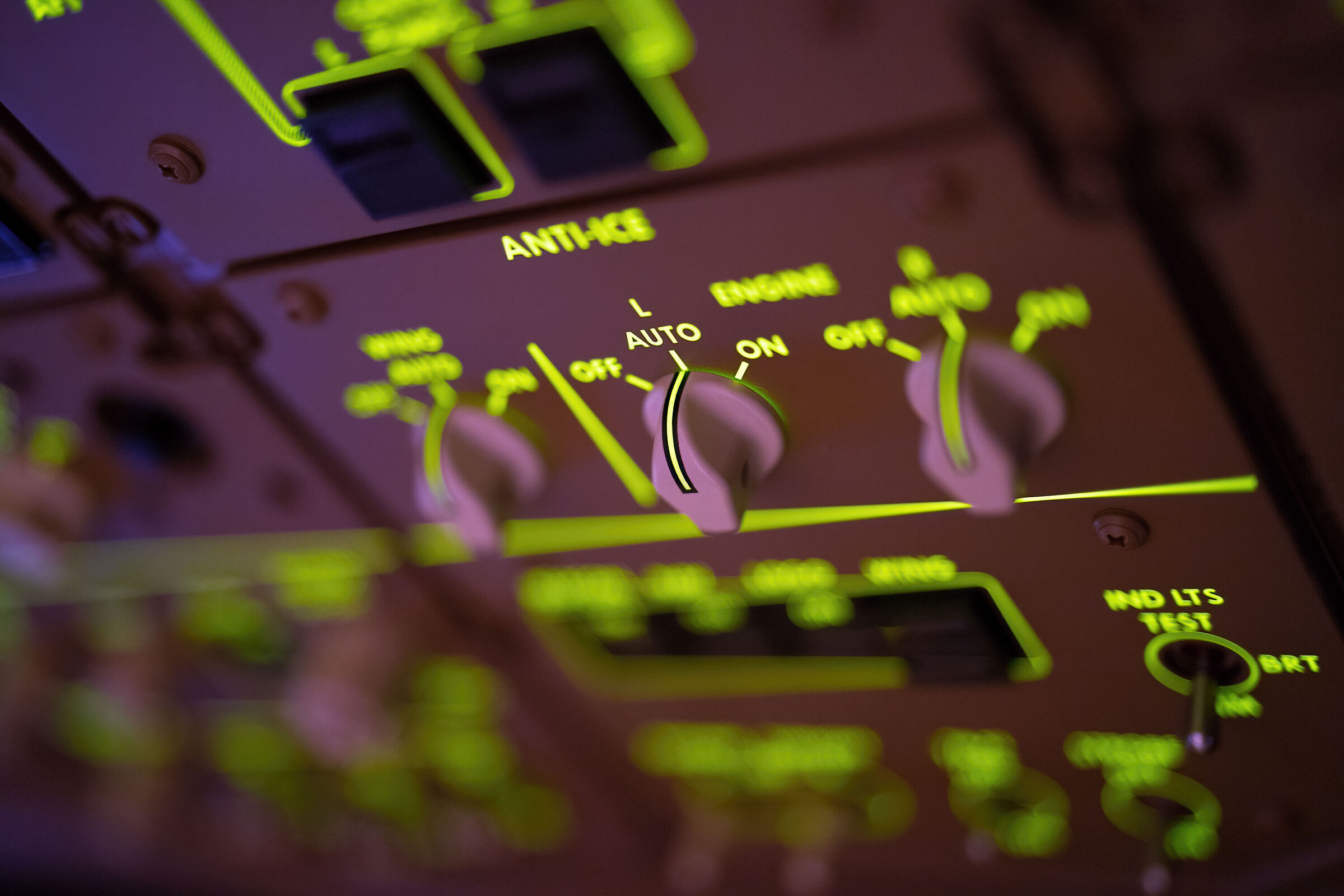 Boeing 777 Overhead Panel particolare - Sony 50gm f/1,2