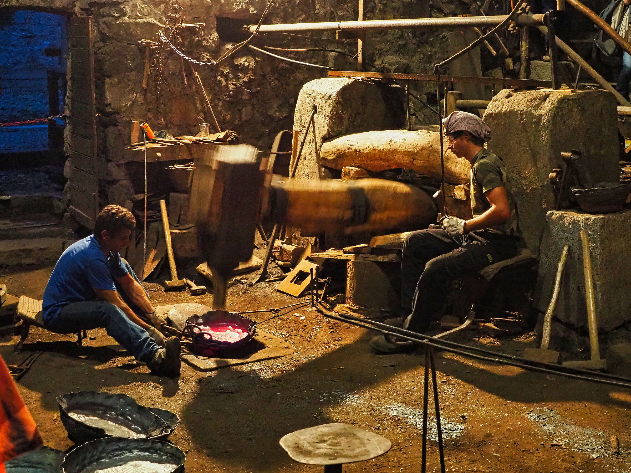 Bienno lavoro al maglio azionato dalla cascata di acqua