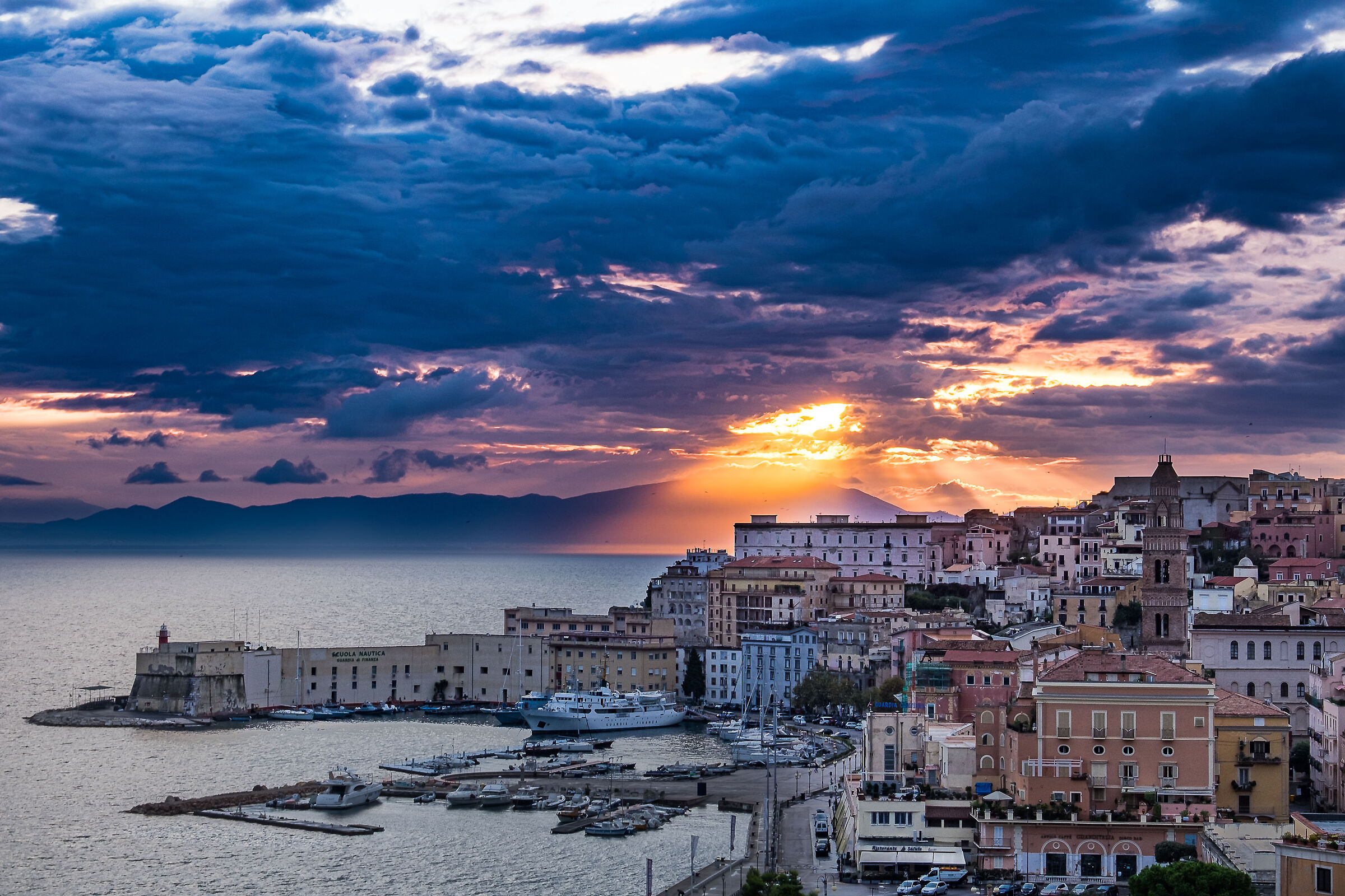 Gaeta - Sunrise in the Clouds