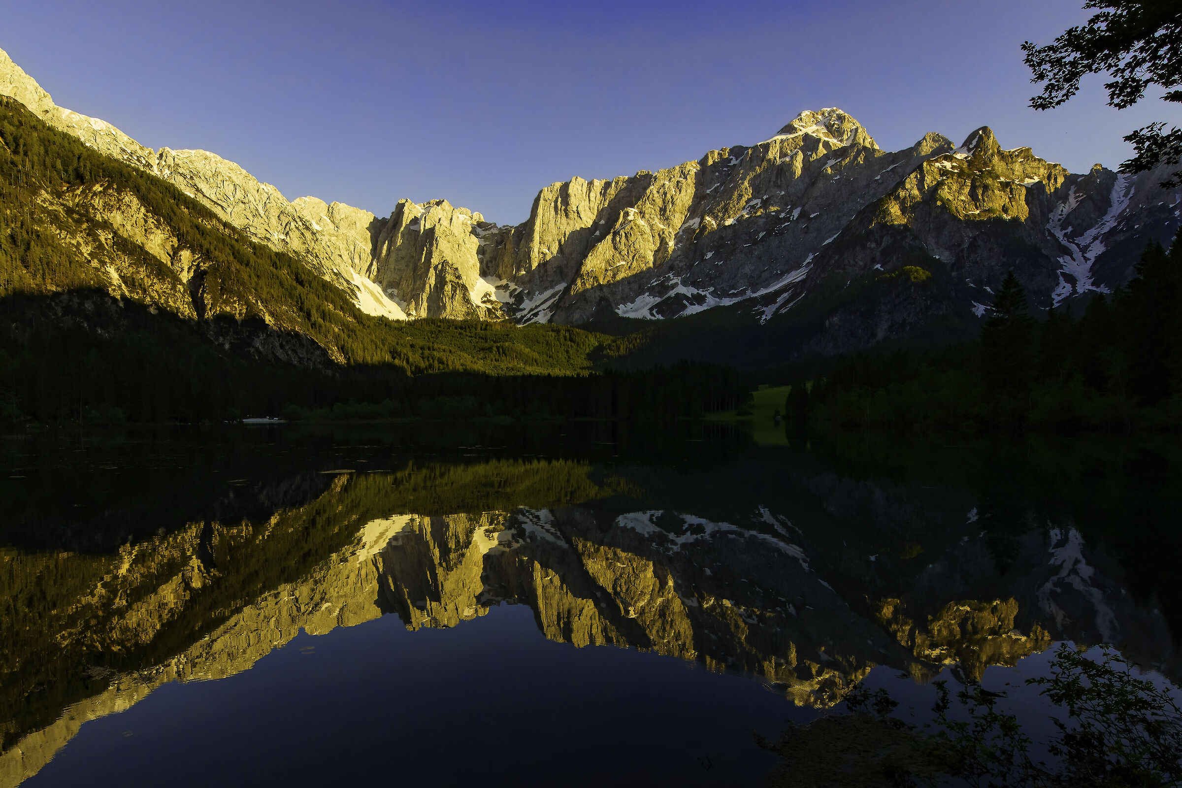 Tramonto al lago superiore di Fusine