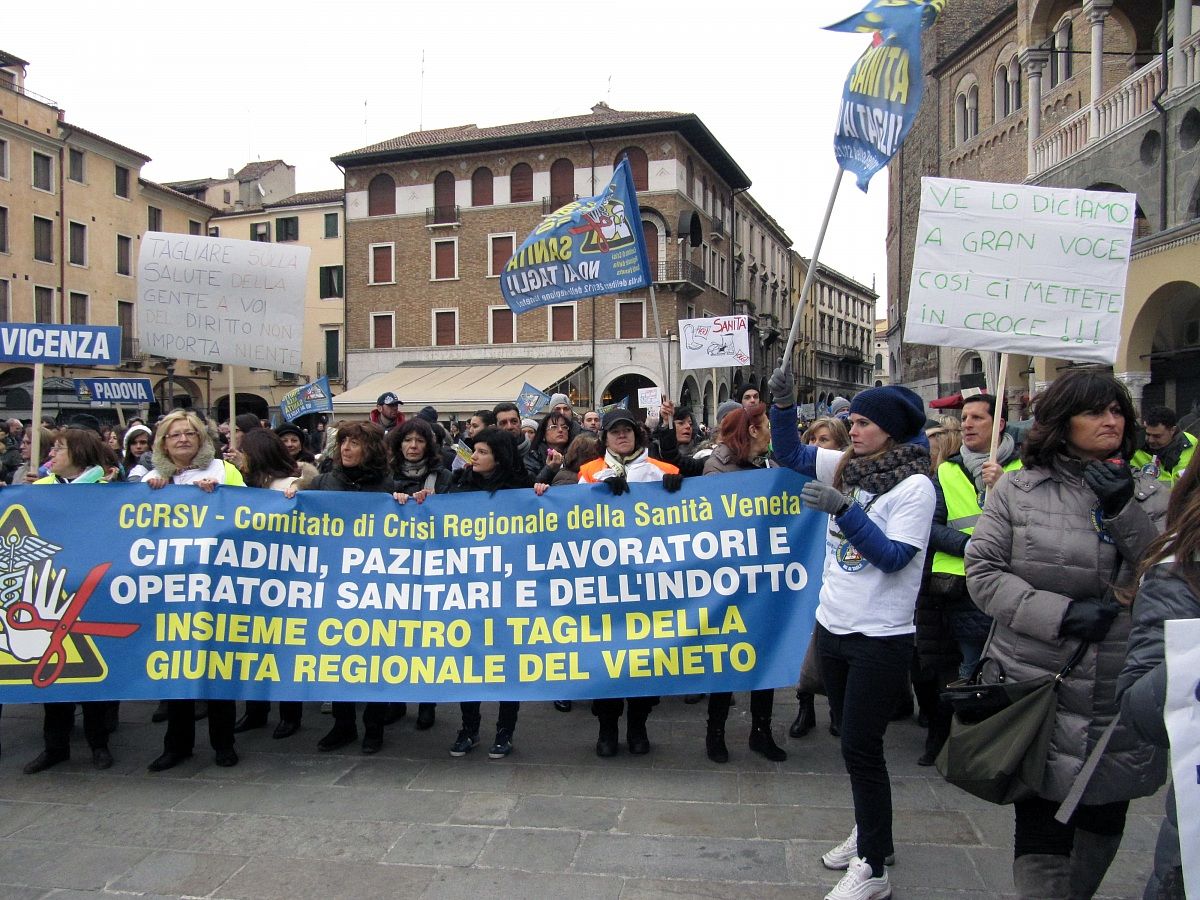 Protesta per il diritto alla Sanita' a Padova - 1
