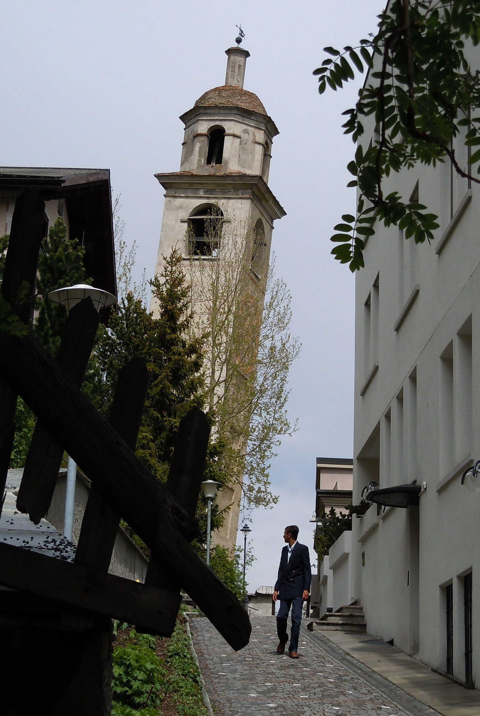 Secondo me tra poco cade....