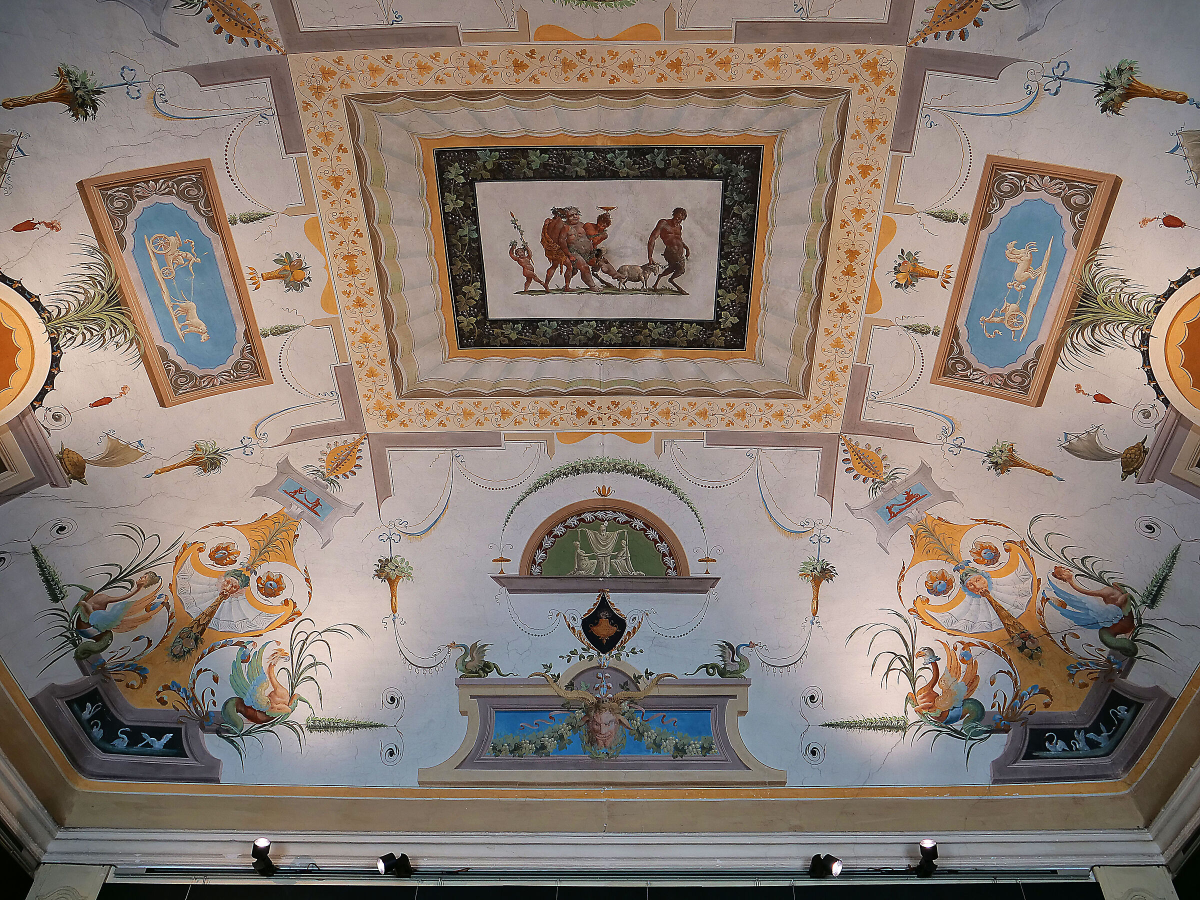 Grottesche soffitto sala udienze