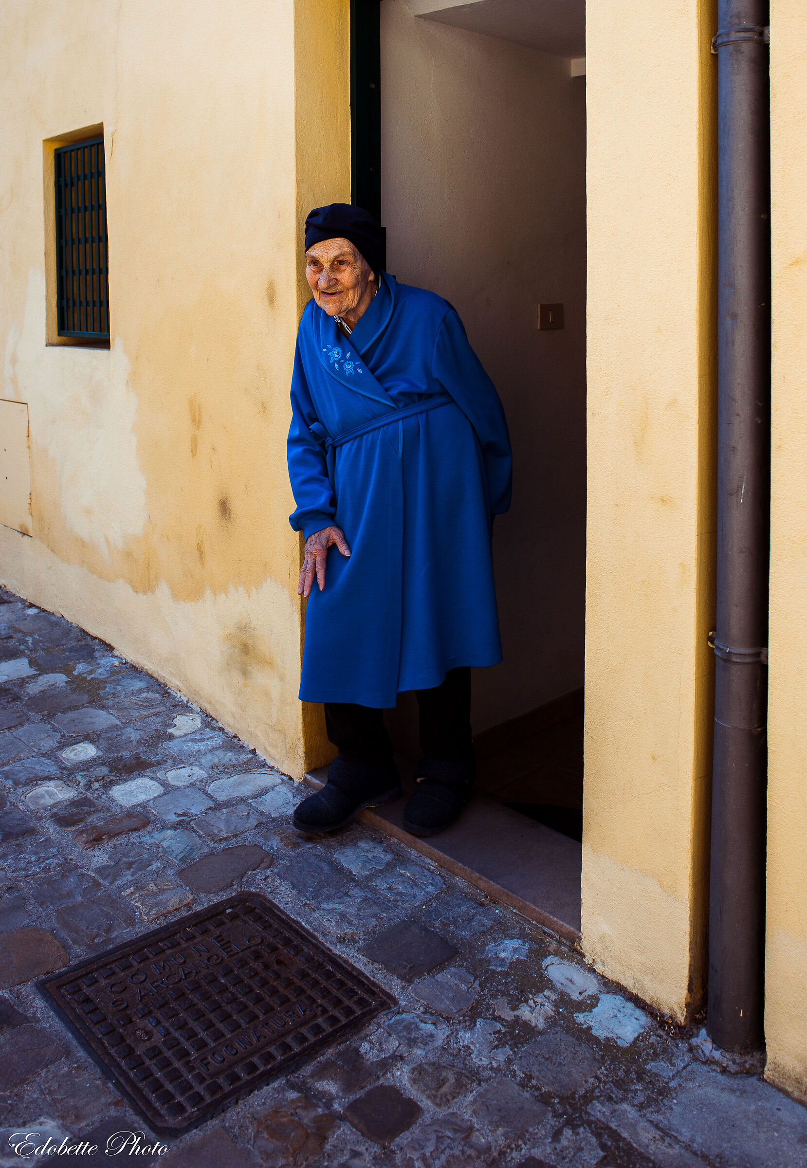 Ad fora e tira un garnasoin