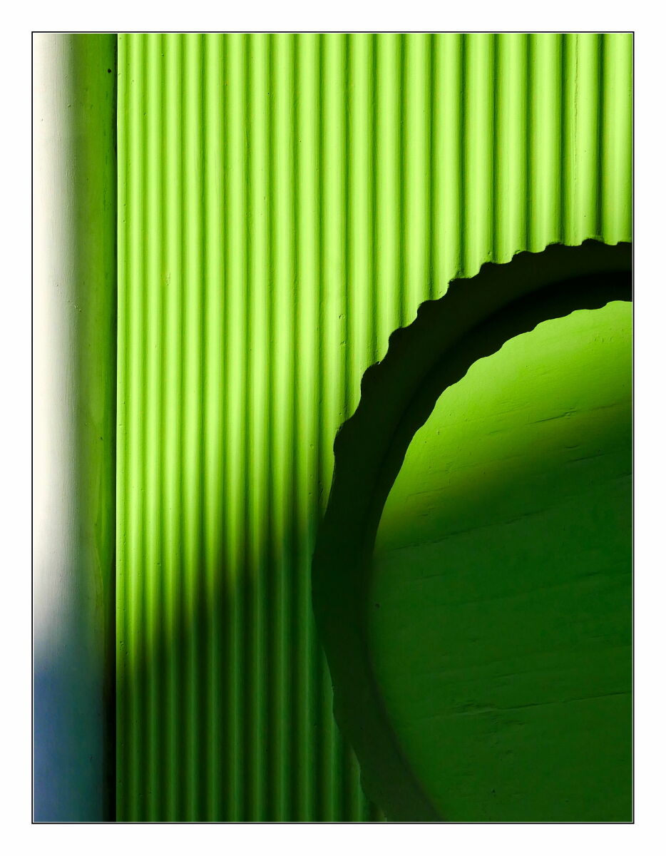 Composition in green