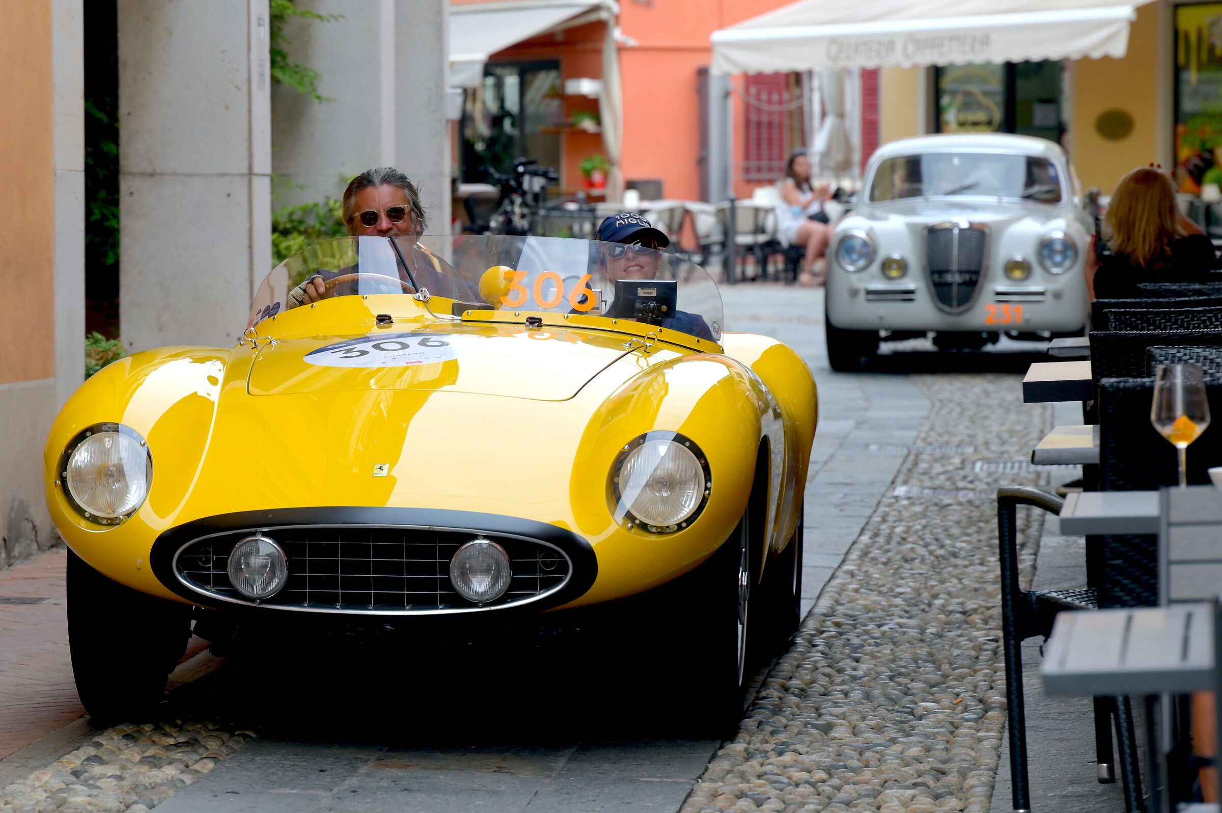 Che colore,che sorriso...e' pur sempre una Ferrari