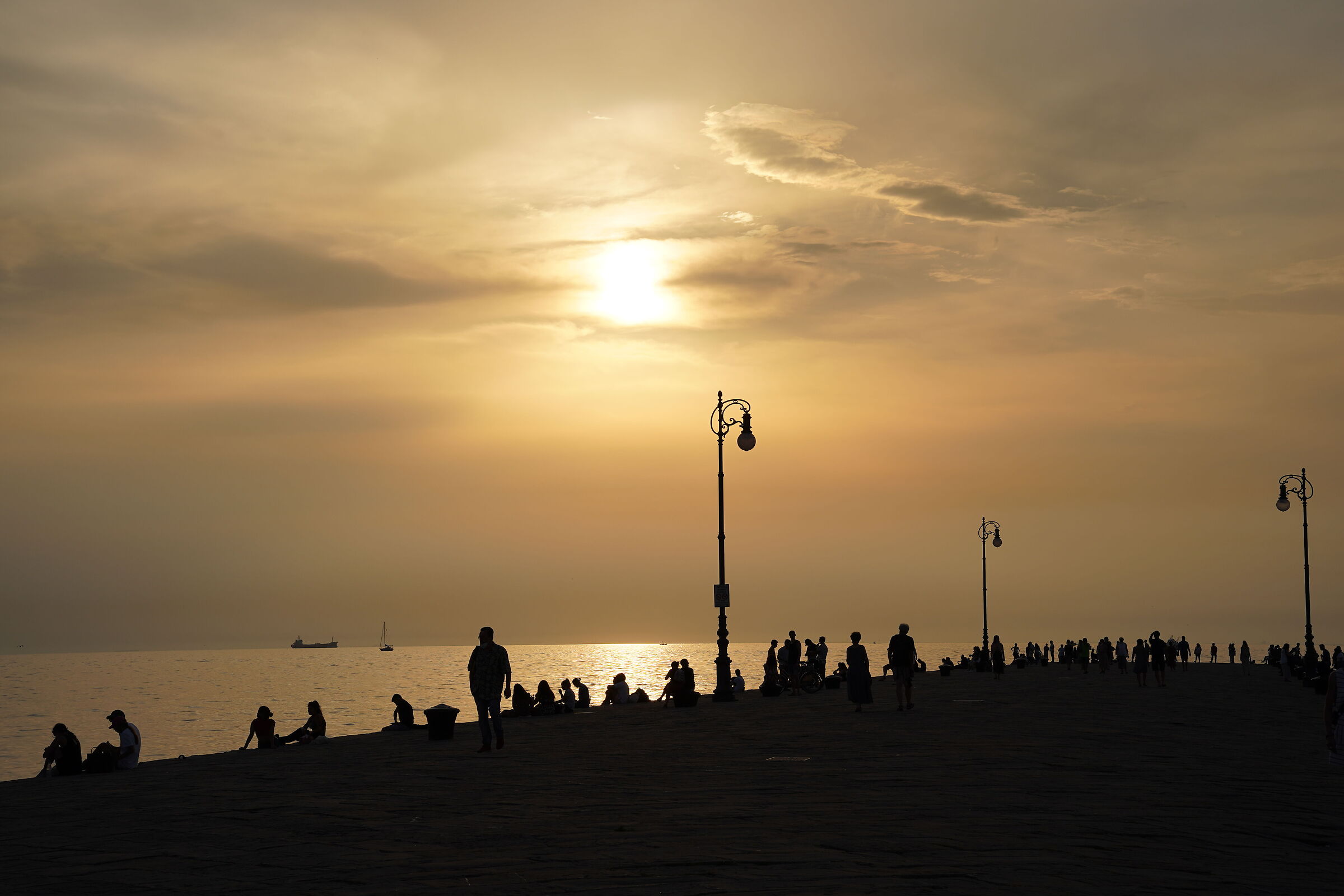 Tramonto sul molo Audace 1