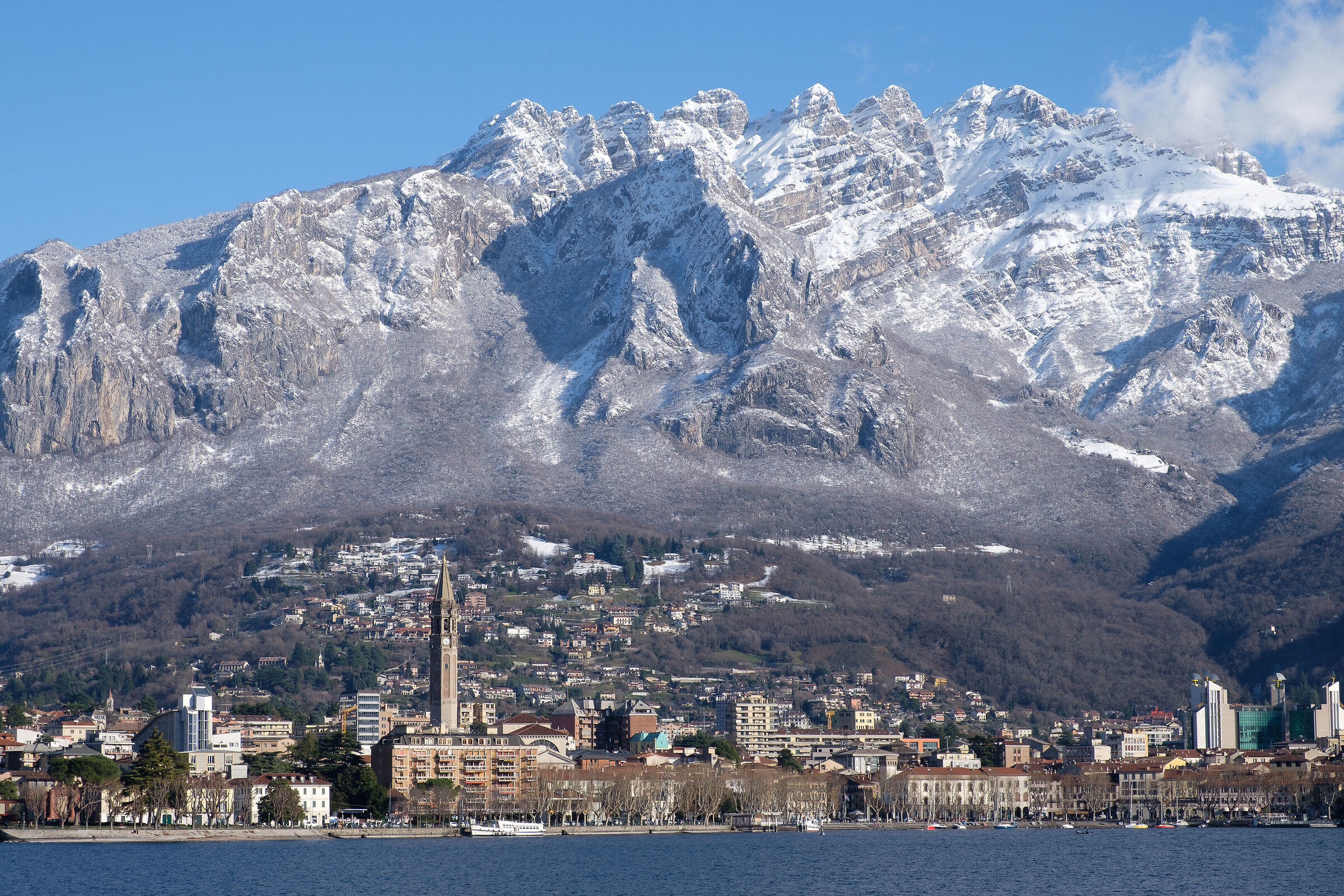 Vista invernale su Lecco e Resegone
