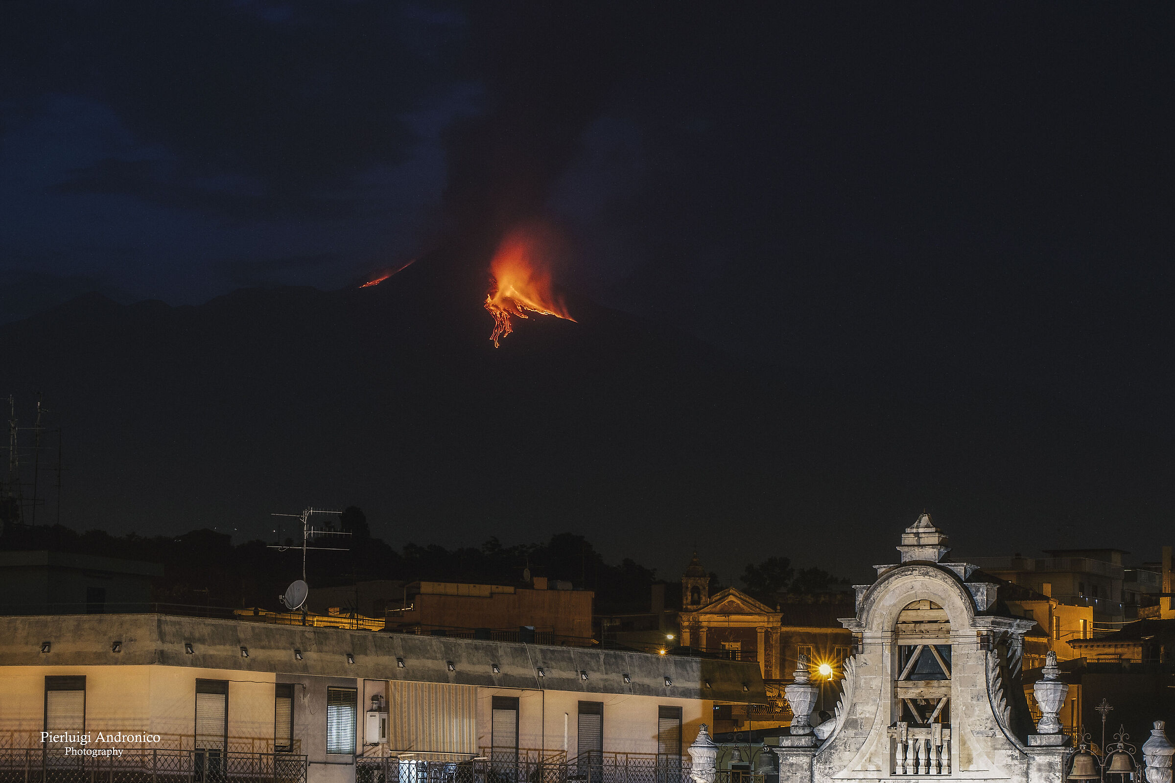 Etna erupting observed by Aci Catena