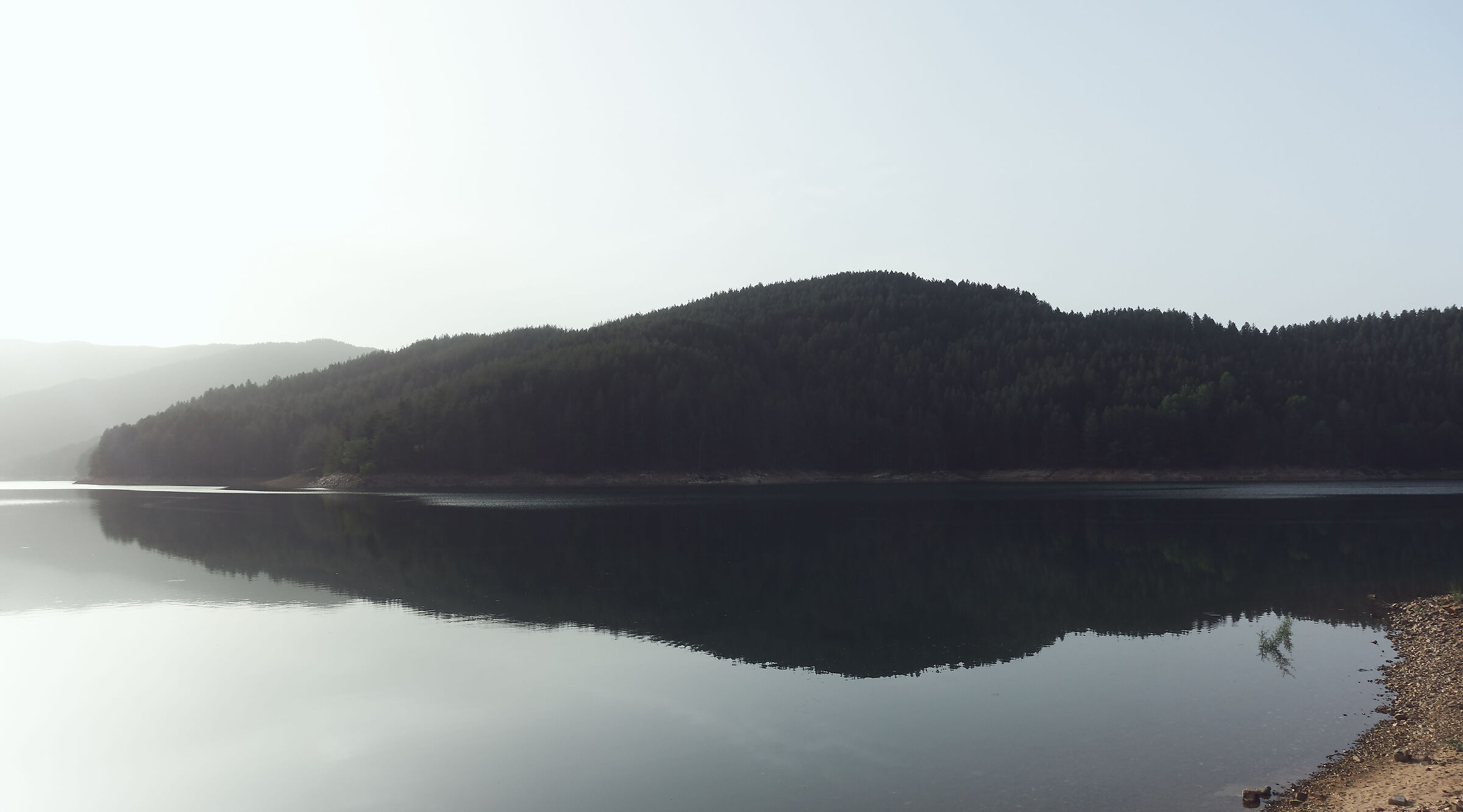 Il magico fascino del lago Ampollino