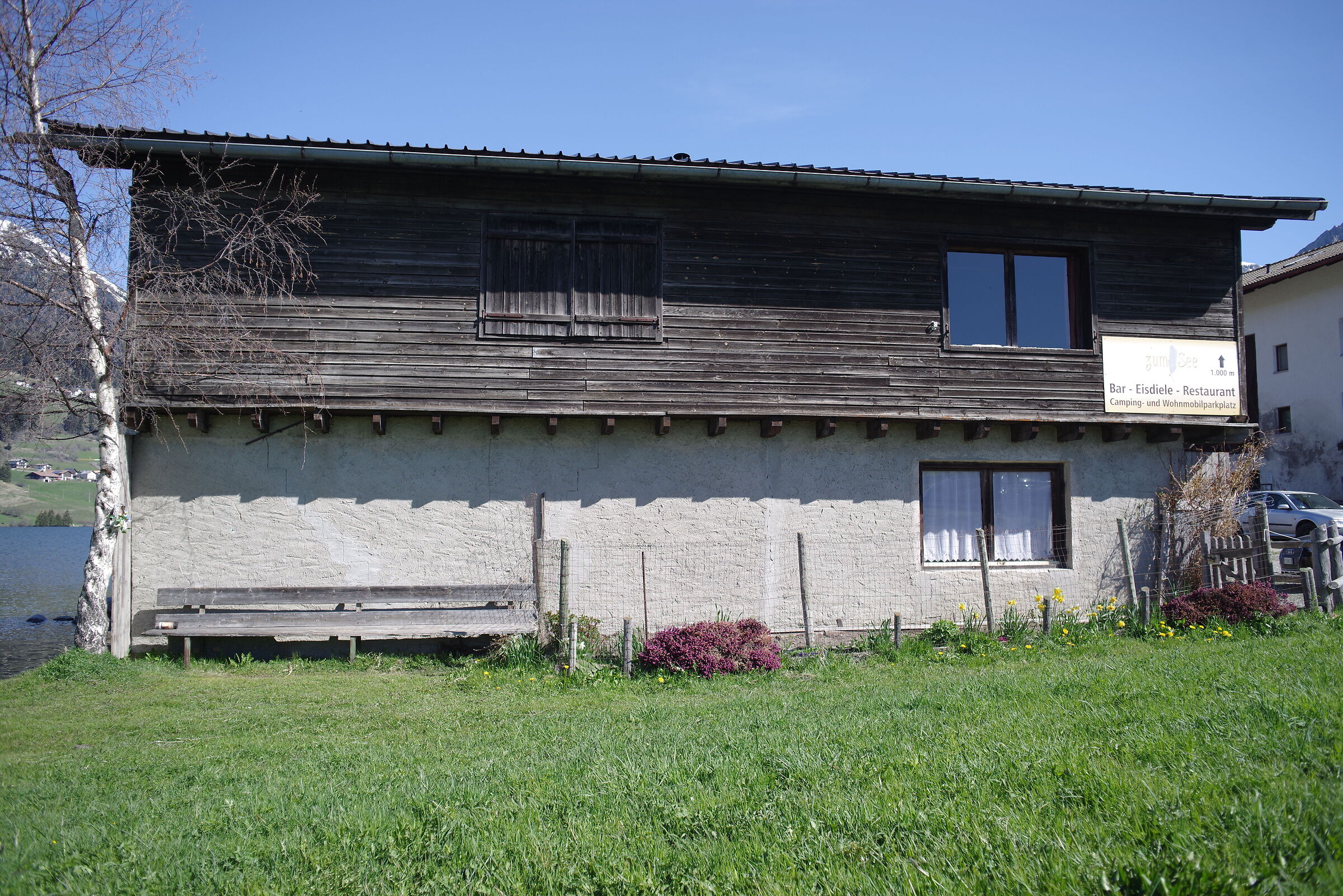 M 28mm f/2.8 to f/5.6