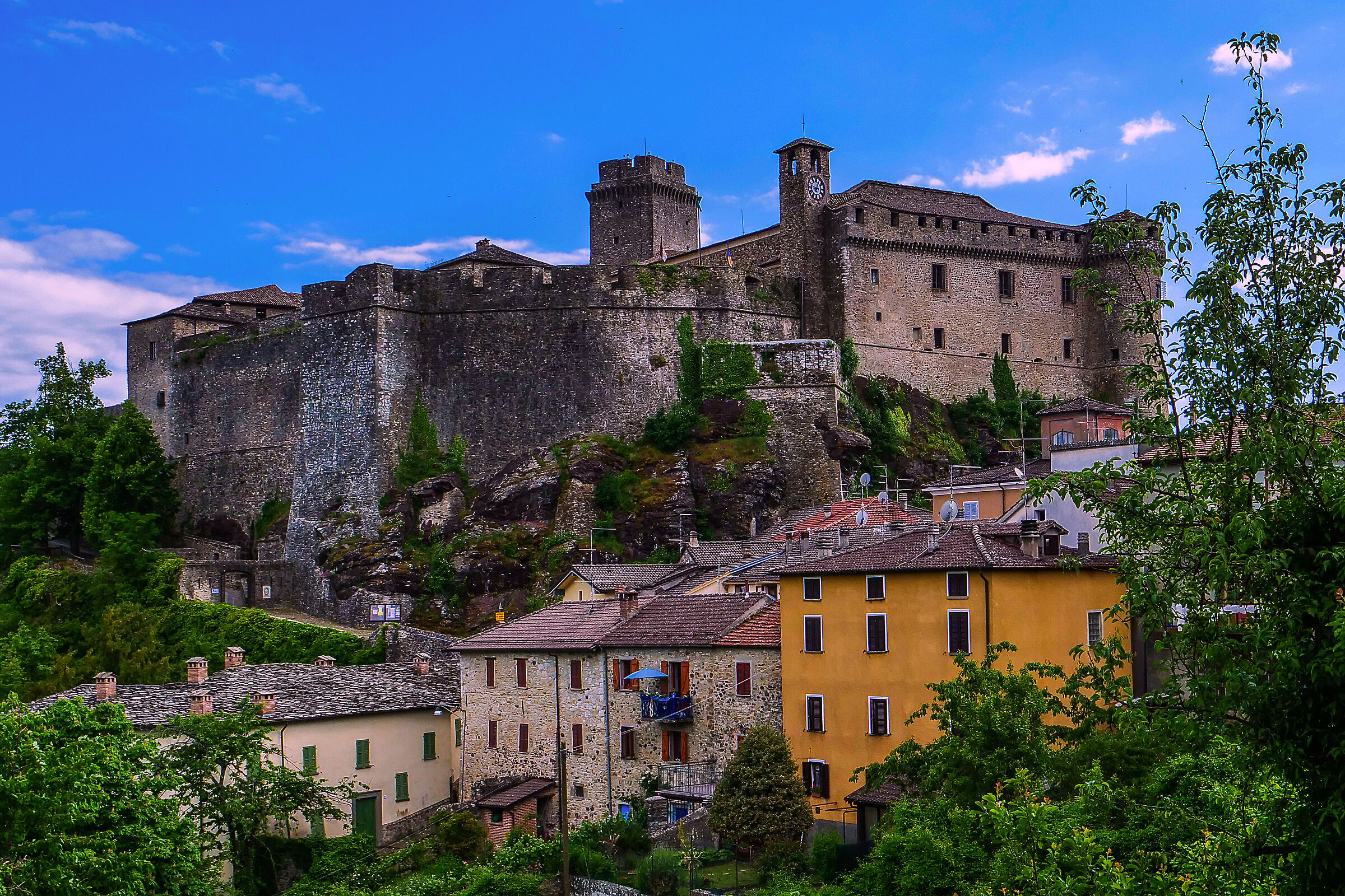 Bardi Castle N-E side