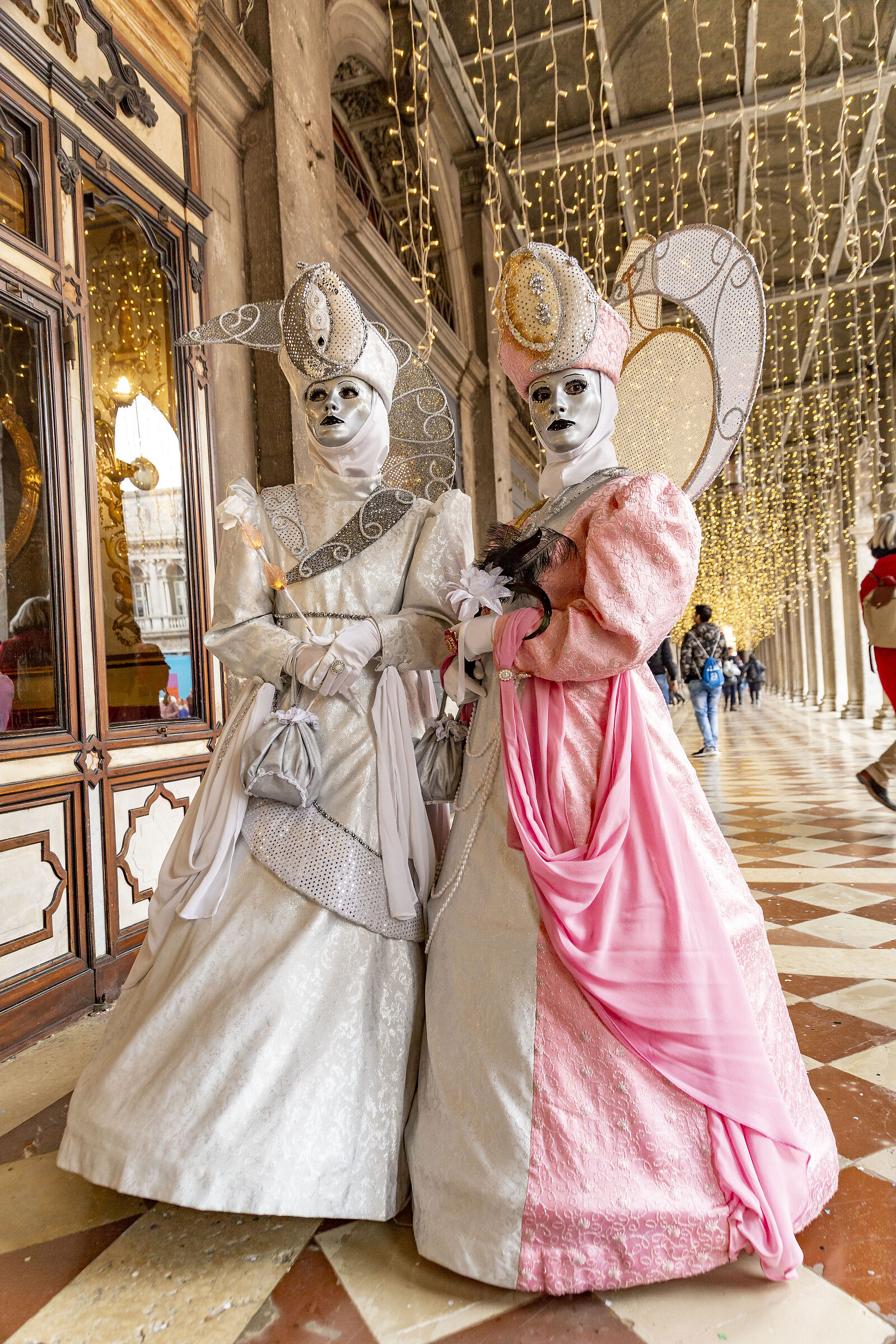 le sorelle mascherate