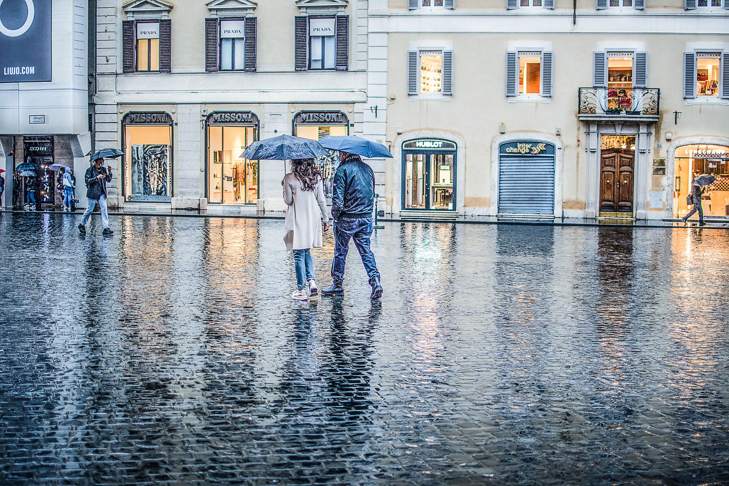 Passeggiata sotto la pioggia