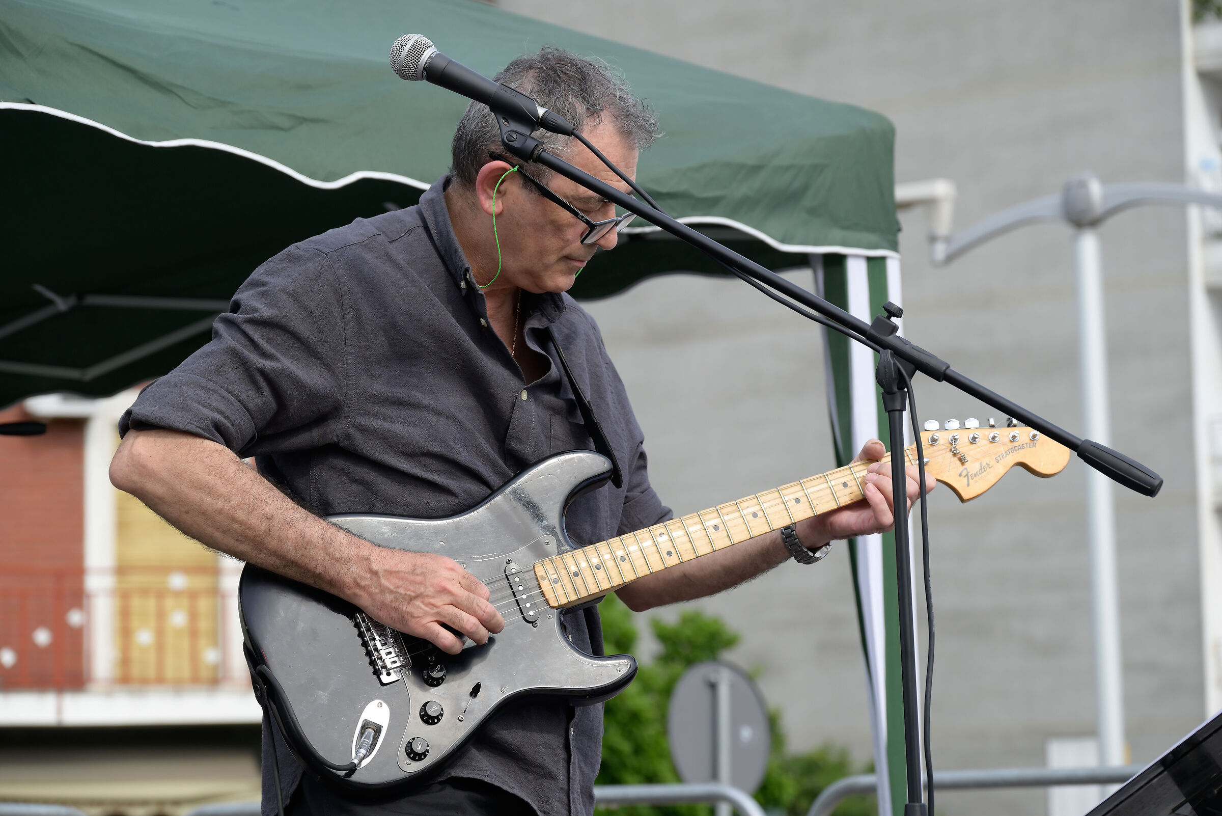 damn rod and microphone