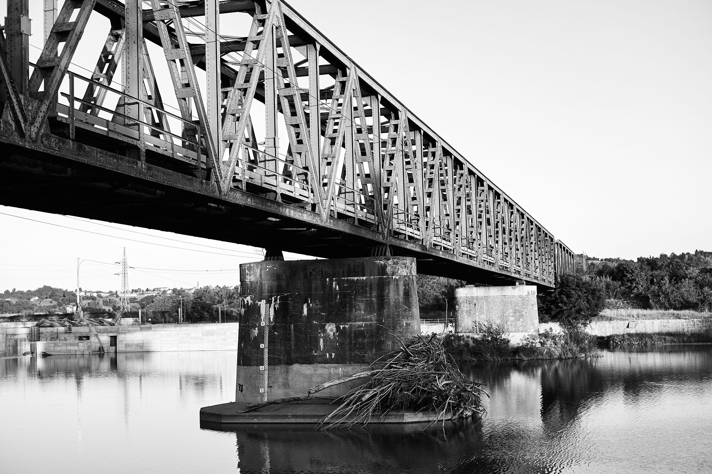 Ponte ferrovia sul fiume 2