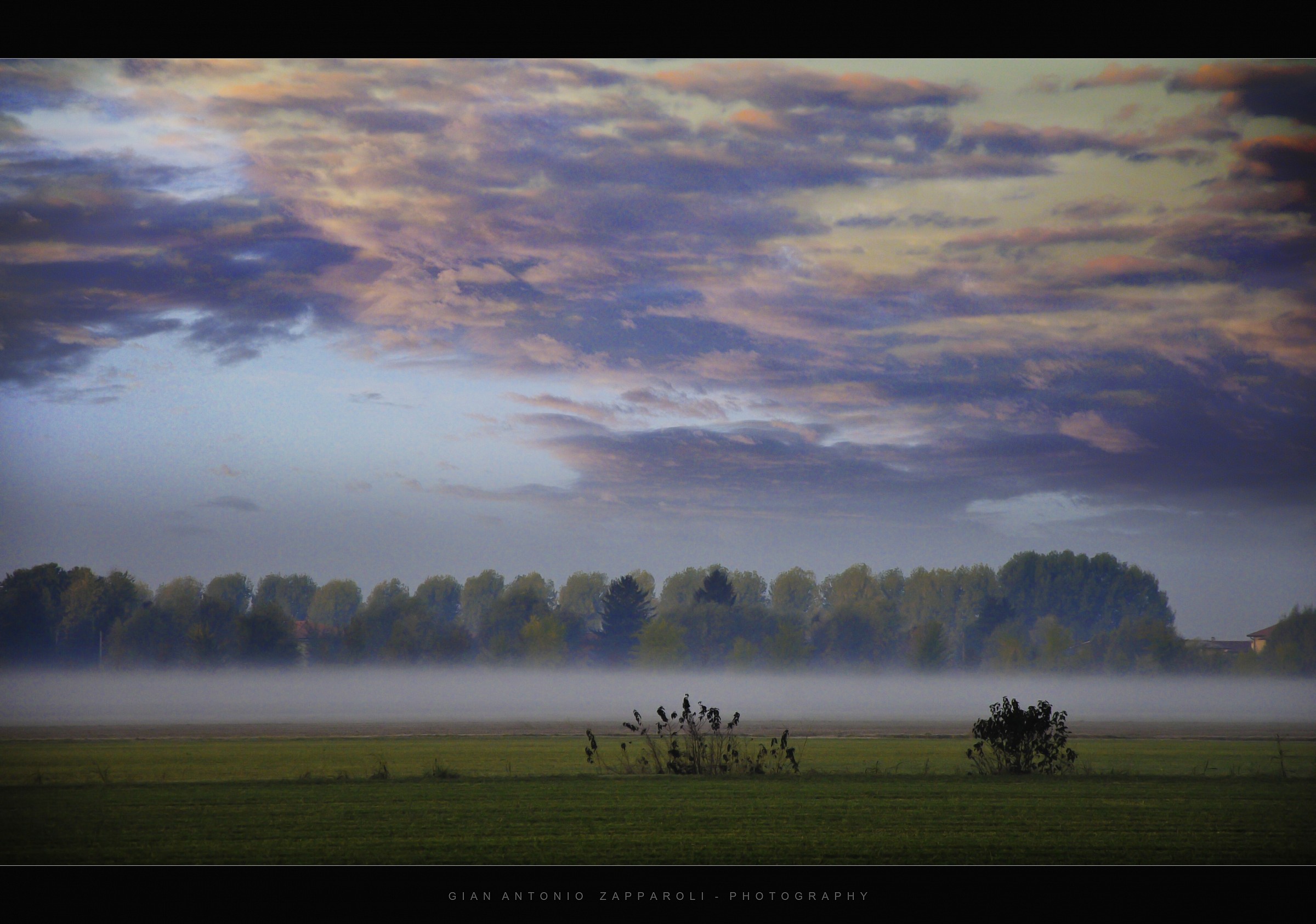 La nebbia si dissolve sulle rive del Po