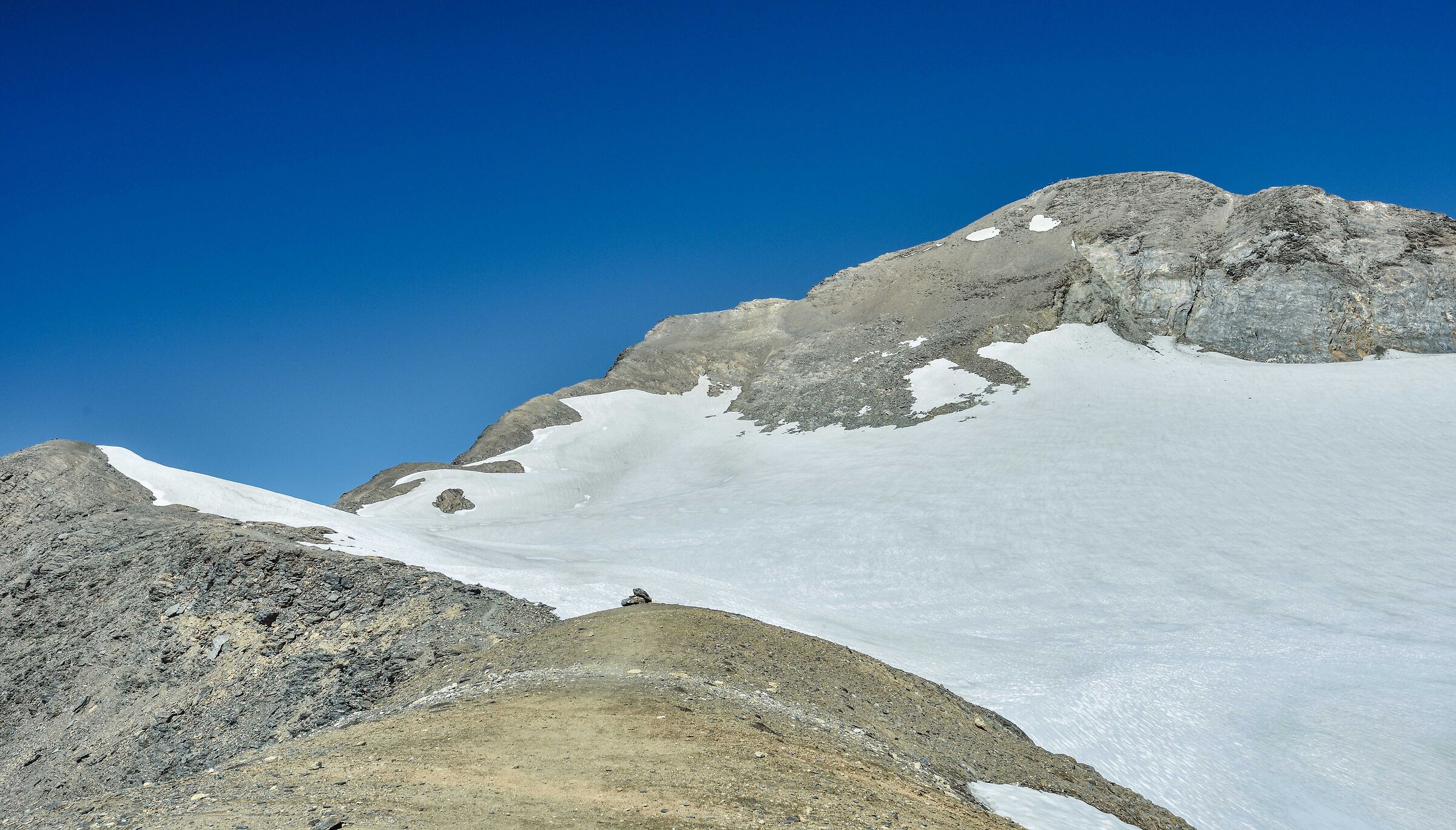 ecco l'ultima rampa impegnativa a ds in alto la cima