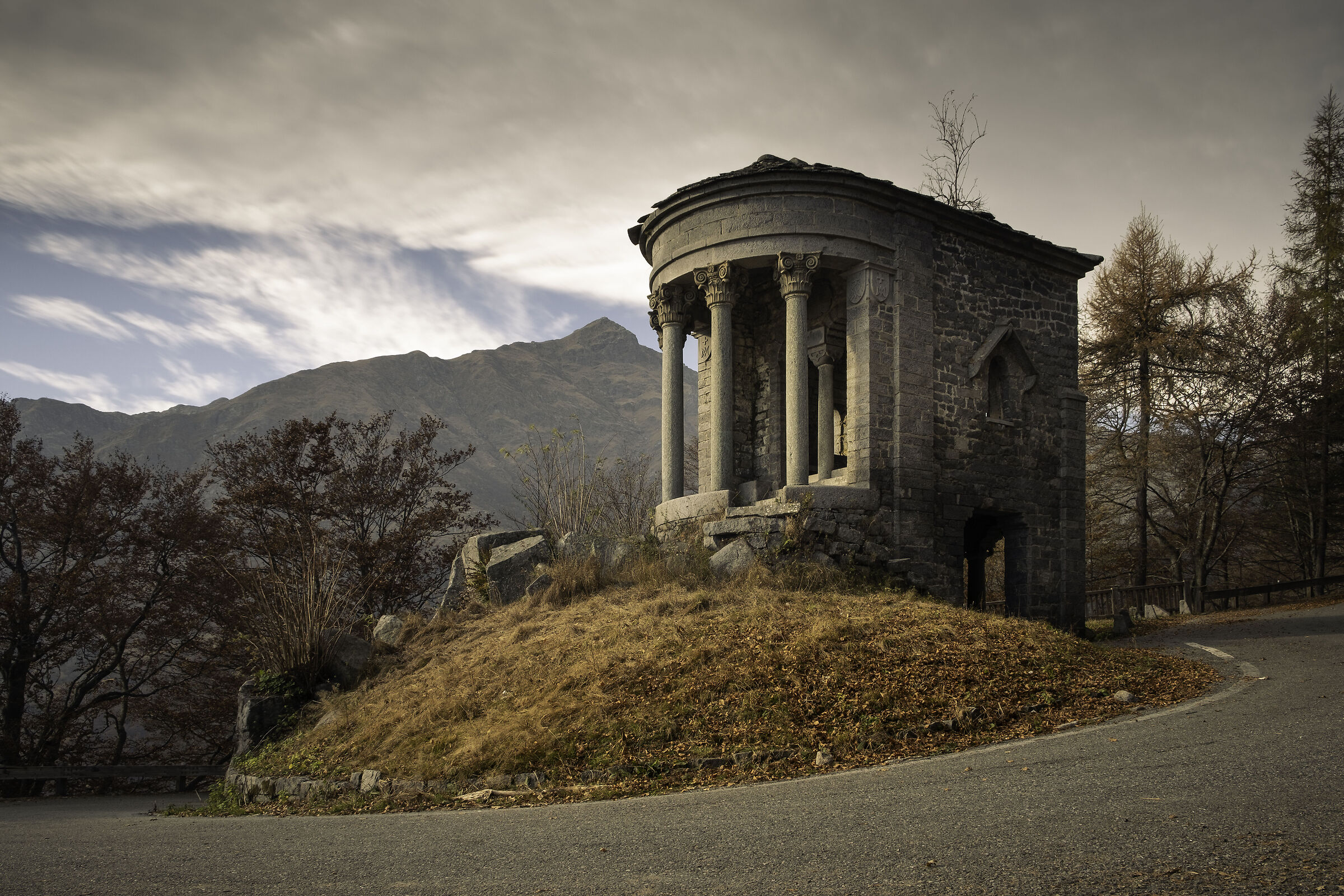 Tempietto sulla strada per la galleria di Rosazza