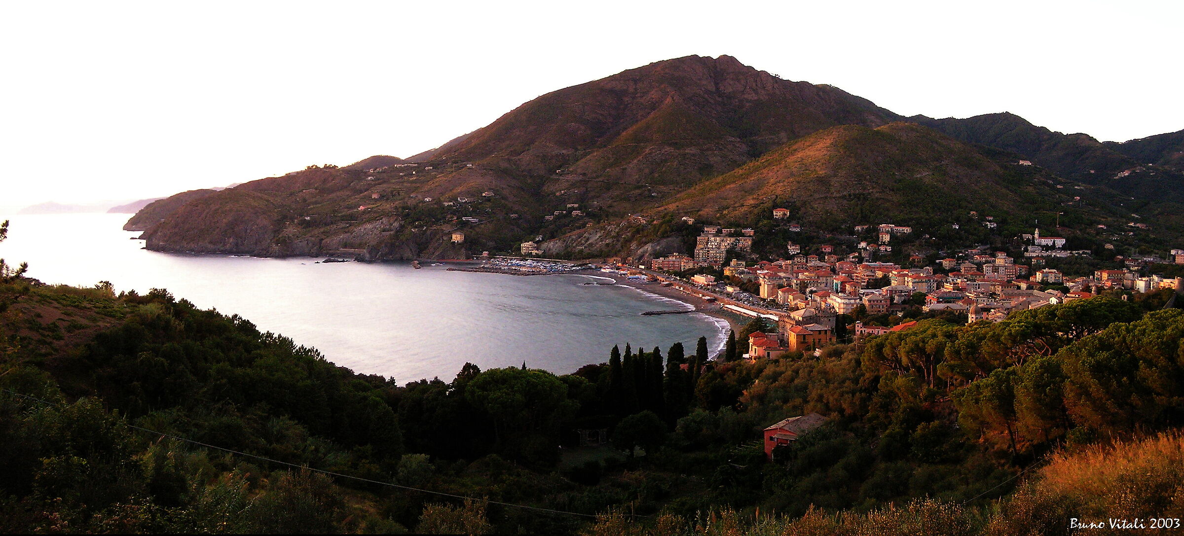 Sunset over Levanto from the path to Punta Mesco