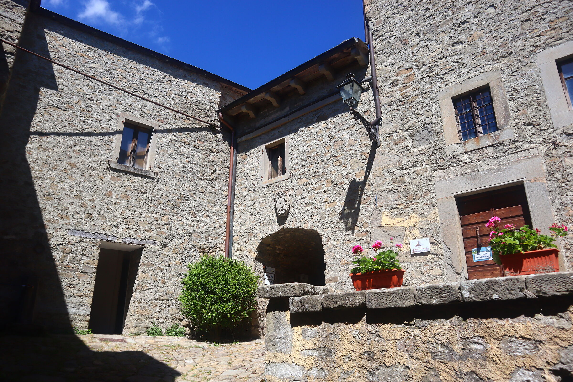 La corte della Rocca di Sestola (mo)