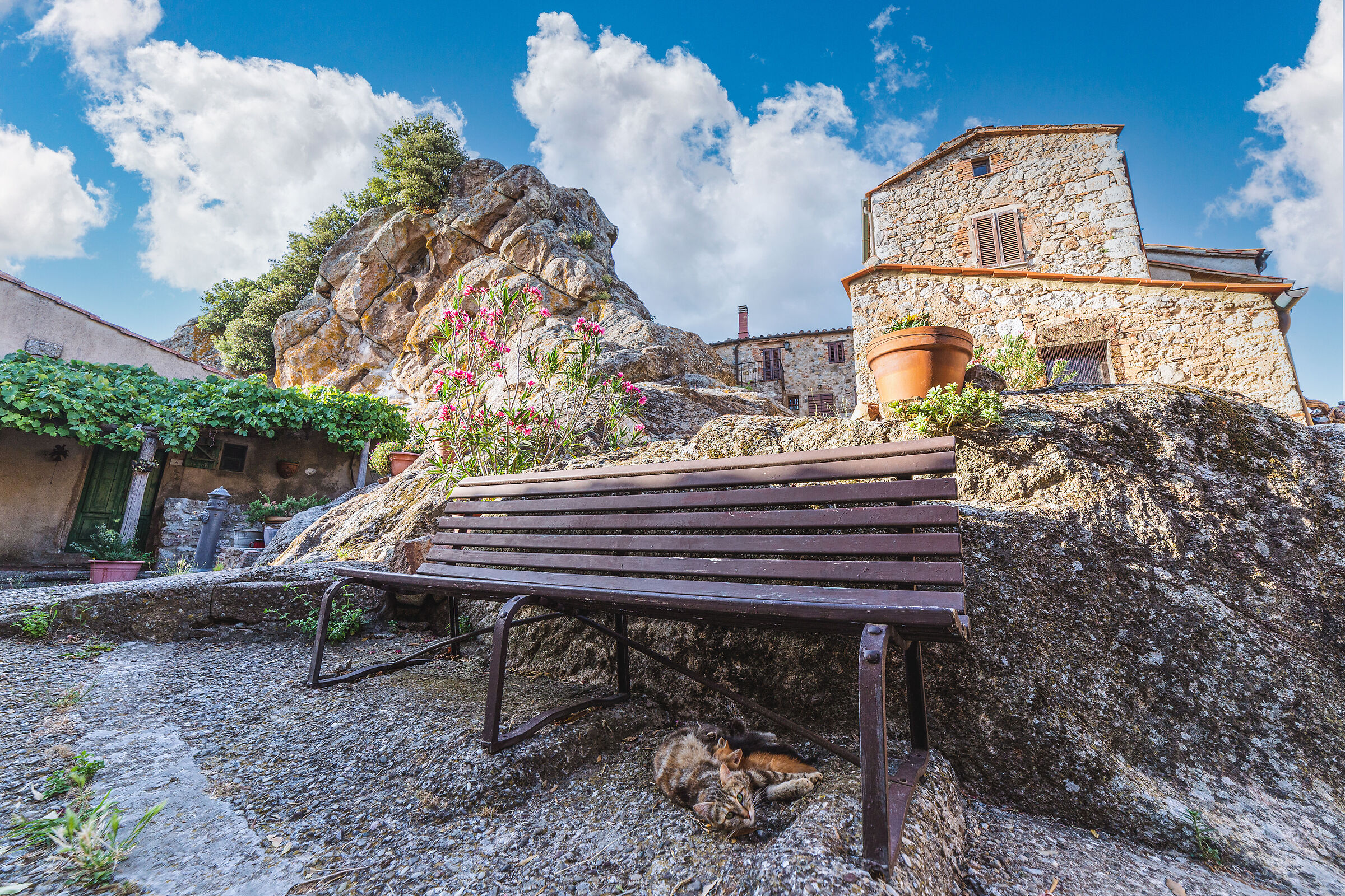 Glimpse of Roccatederighi (GR)