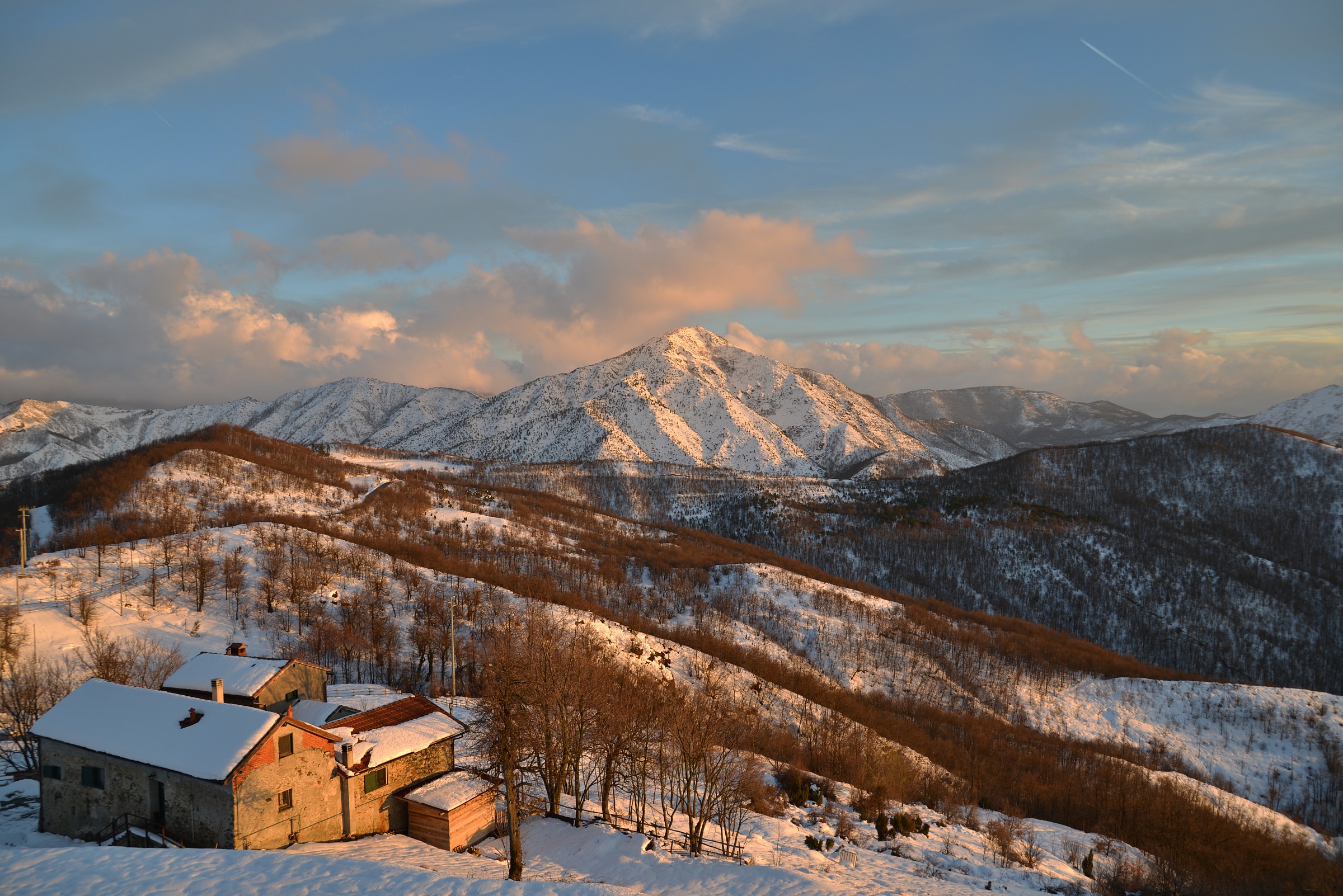 la maestosità del Monte Tobbio