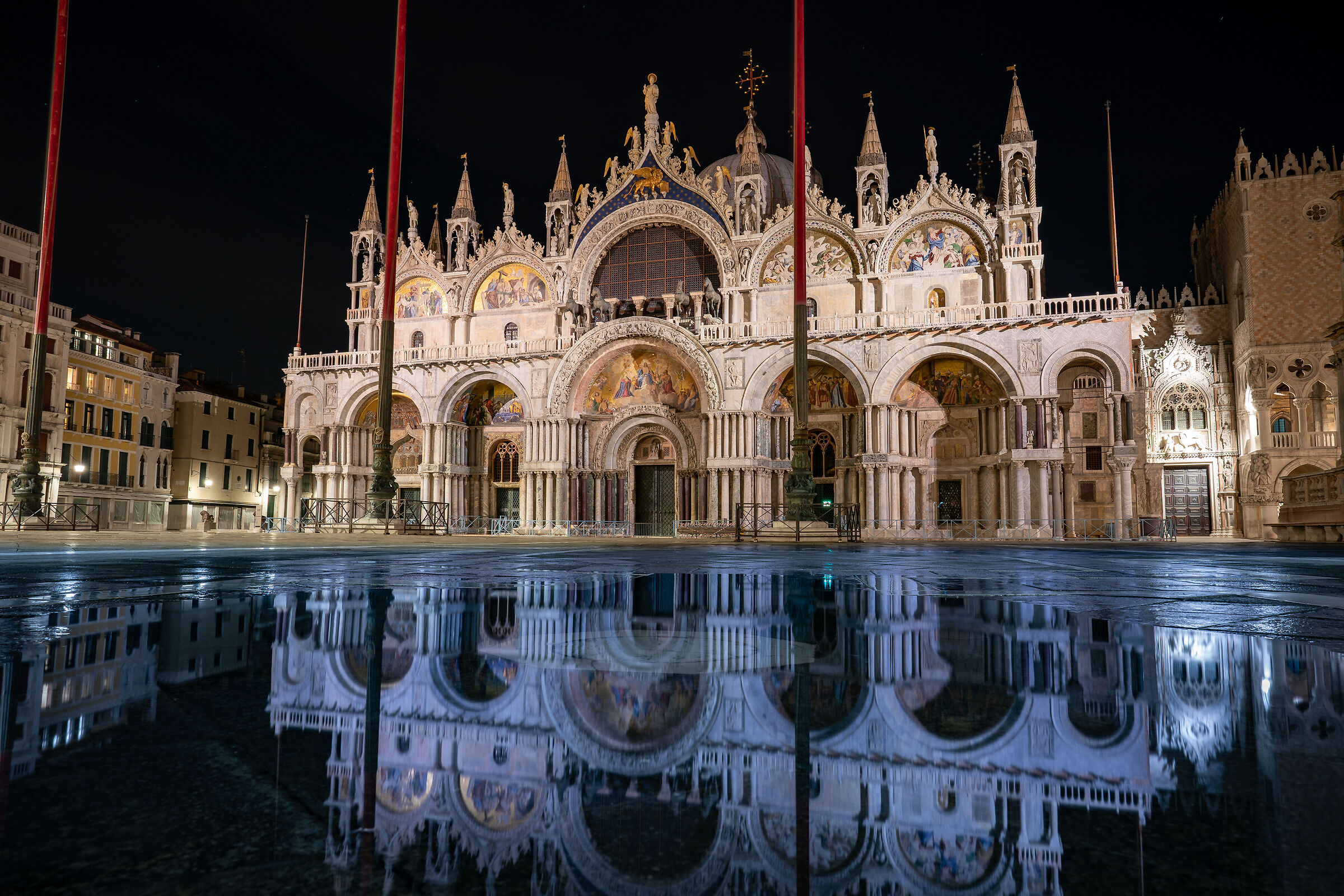 Basilica in two colors