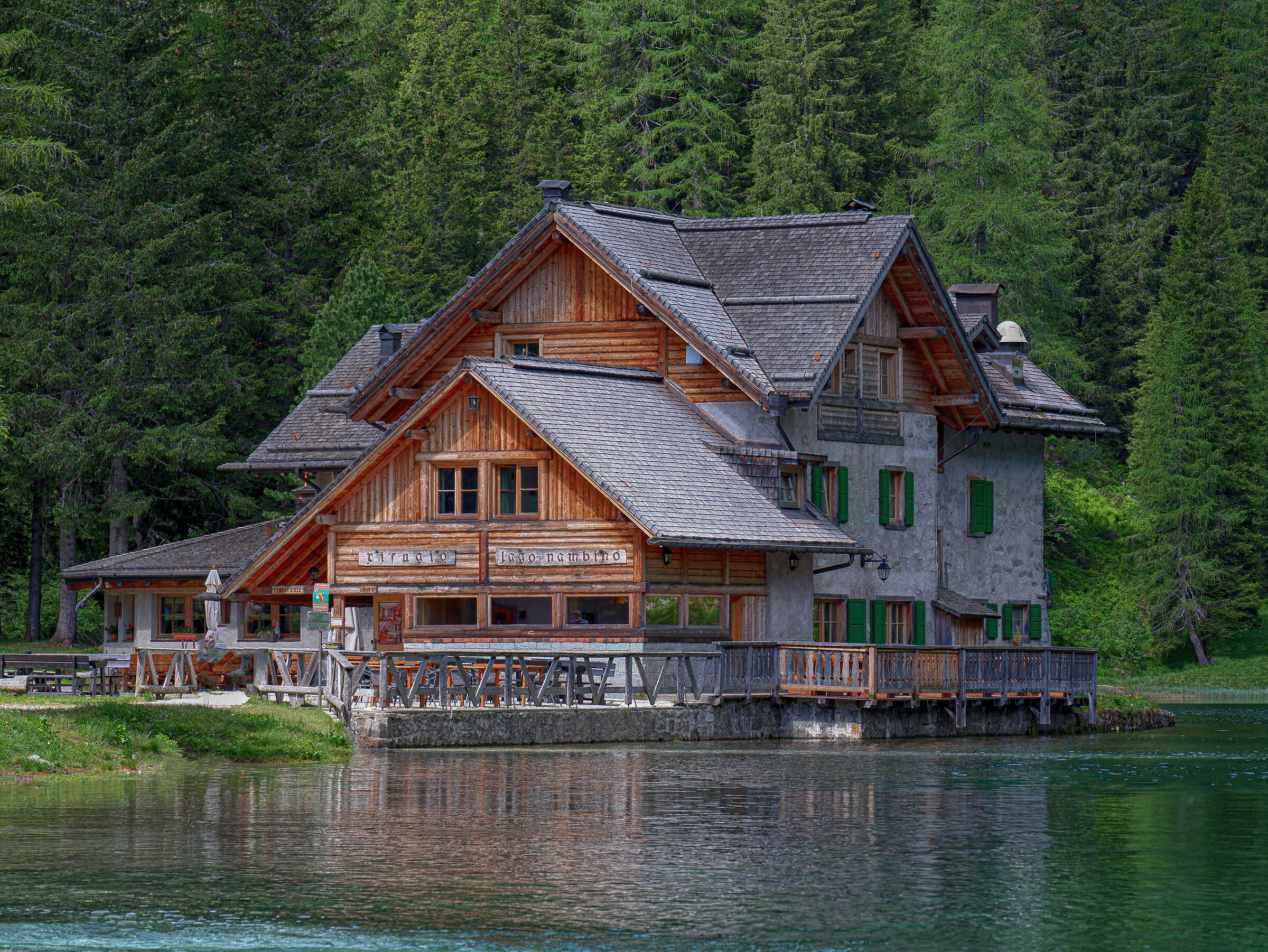 Rifugio Lago Nambino