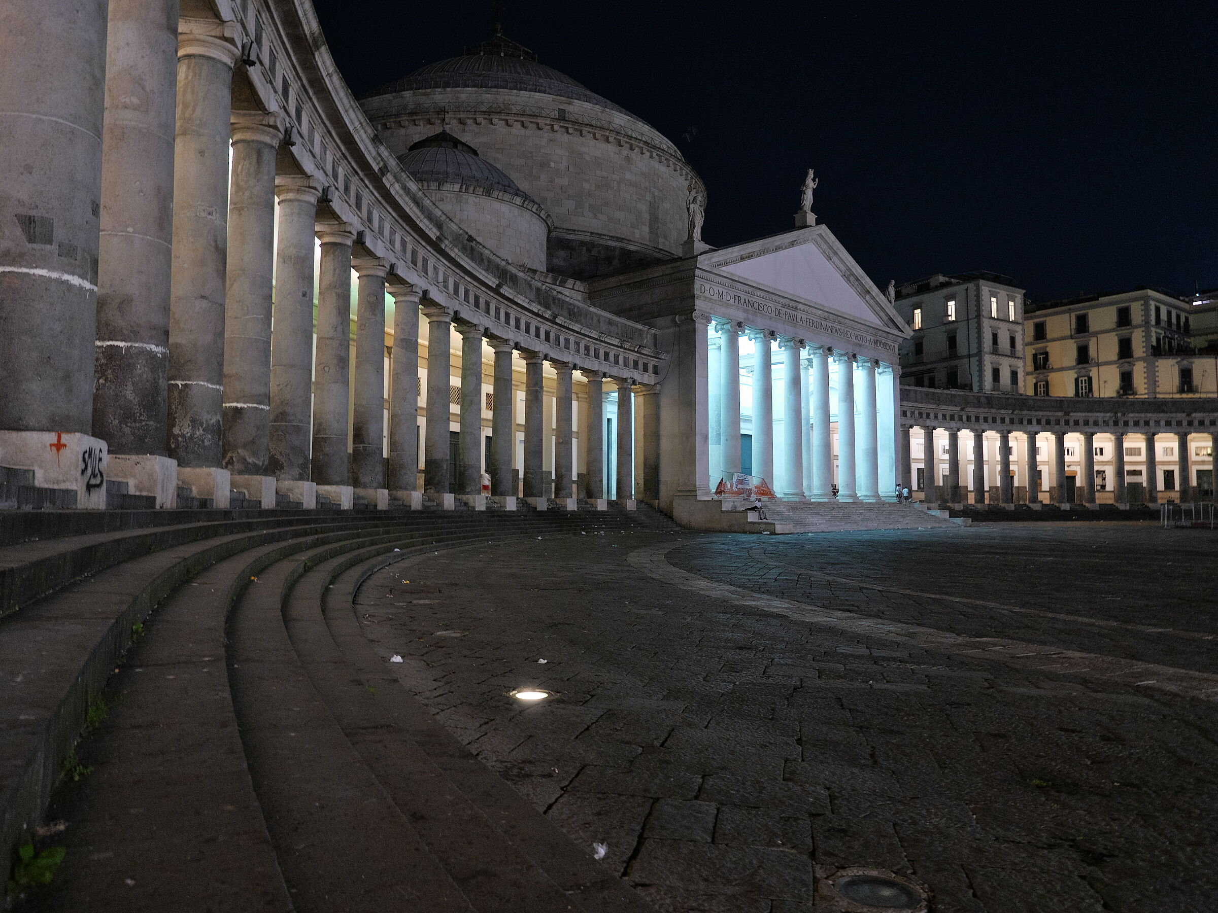 Passeggiando a Piazza Plebiscito