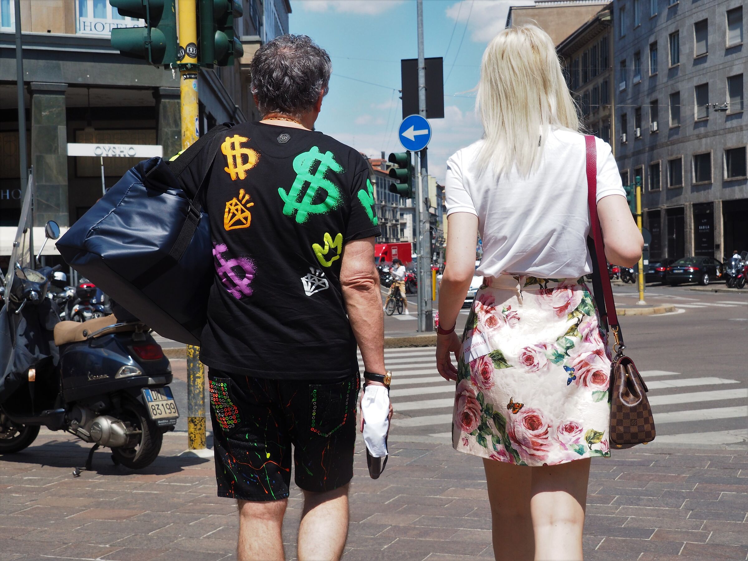 Uomo ricco con bella bionda...