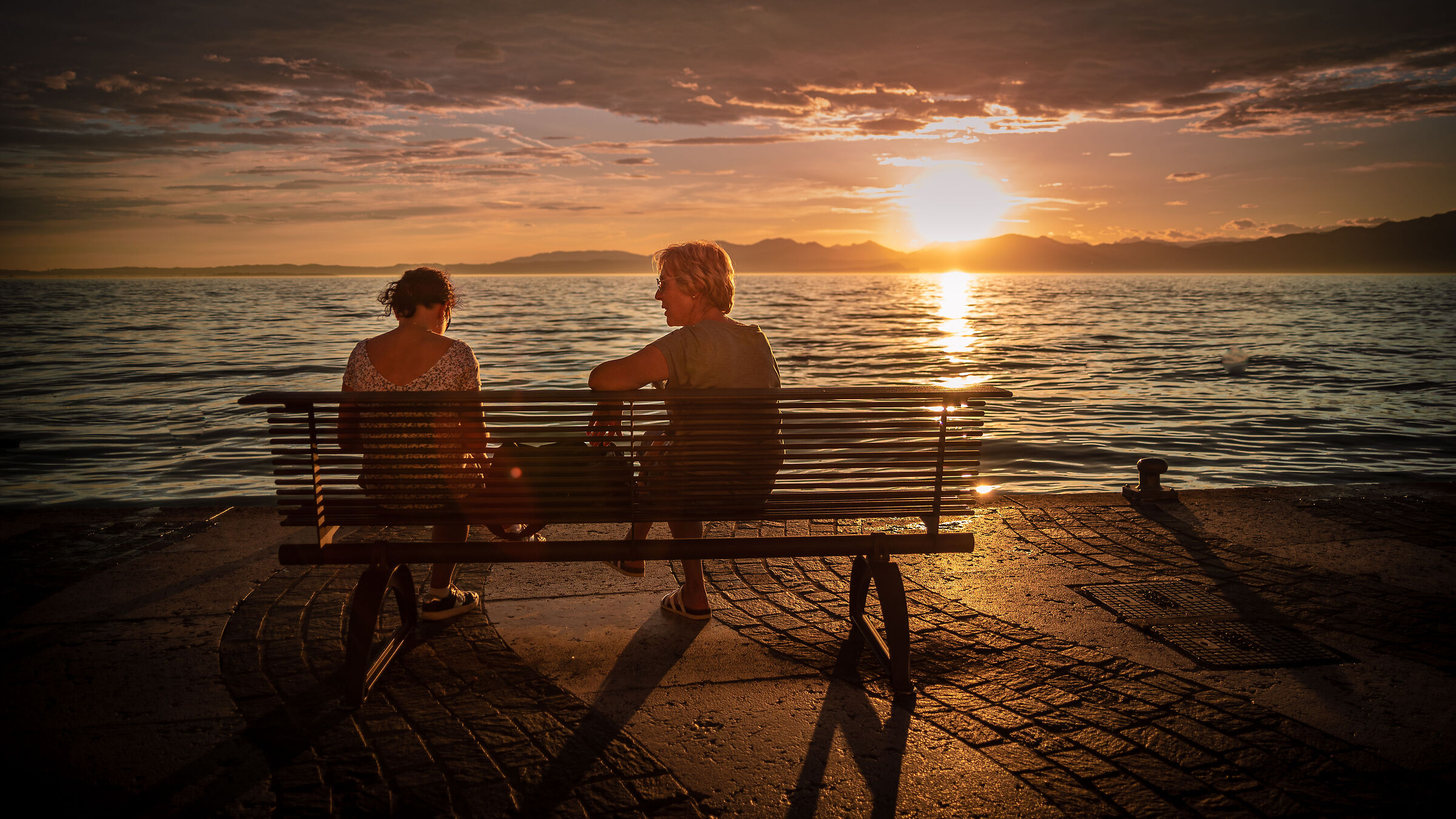 DUE chiacchere AL TRAMONTO...