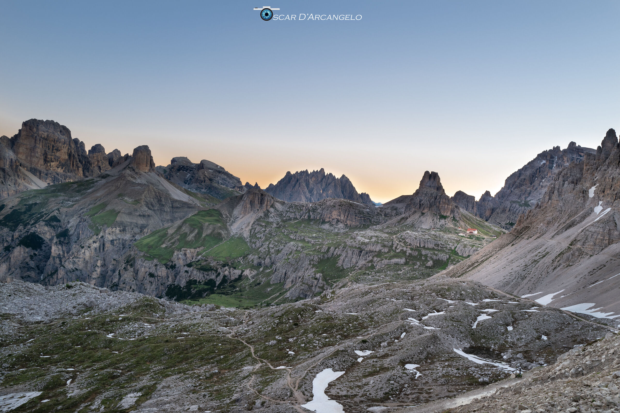 Inizio di un nuovo giorno sulle Dolomiti