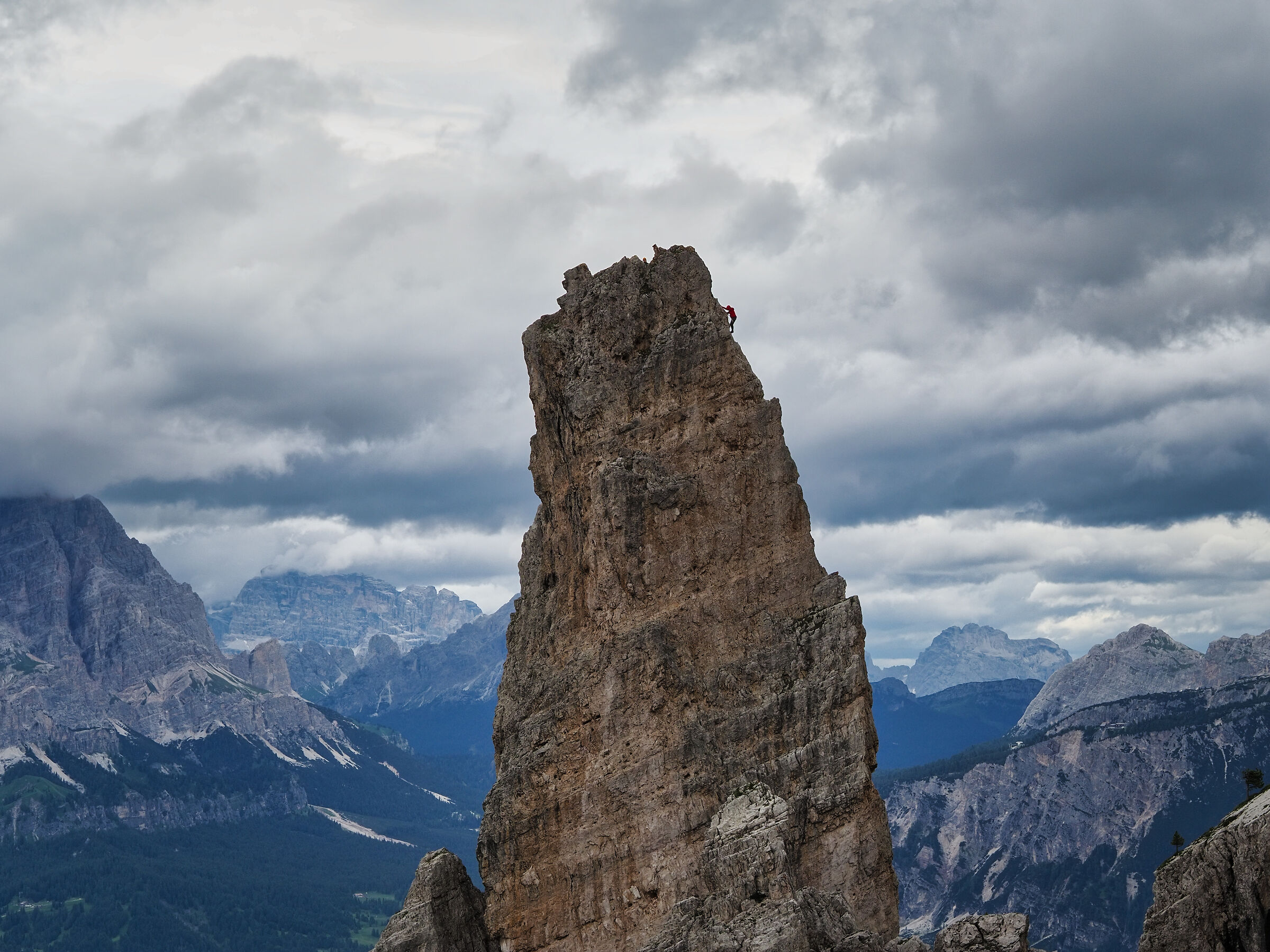 Alpinista sulle 5 Torri , Dolomiti Ampezzane