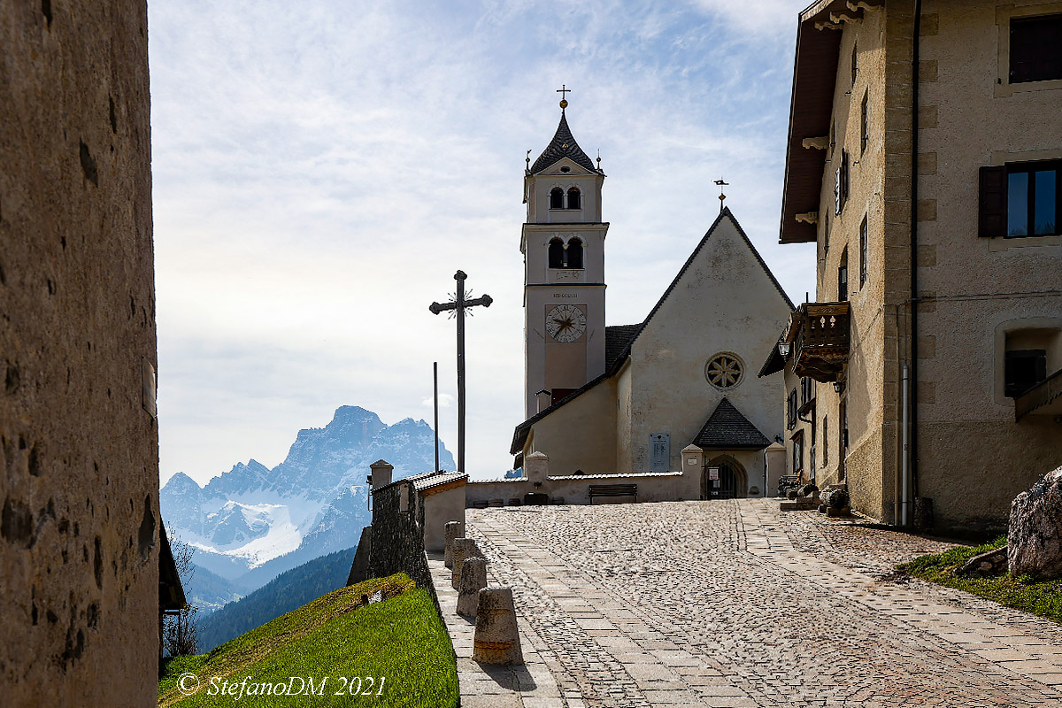 Colle Santa Lucia, la chiesa.