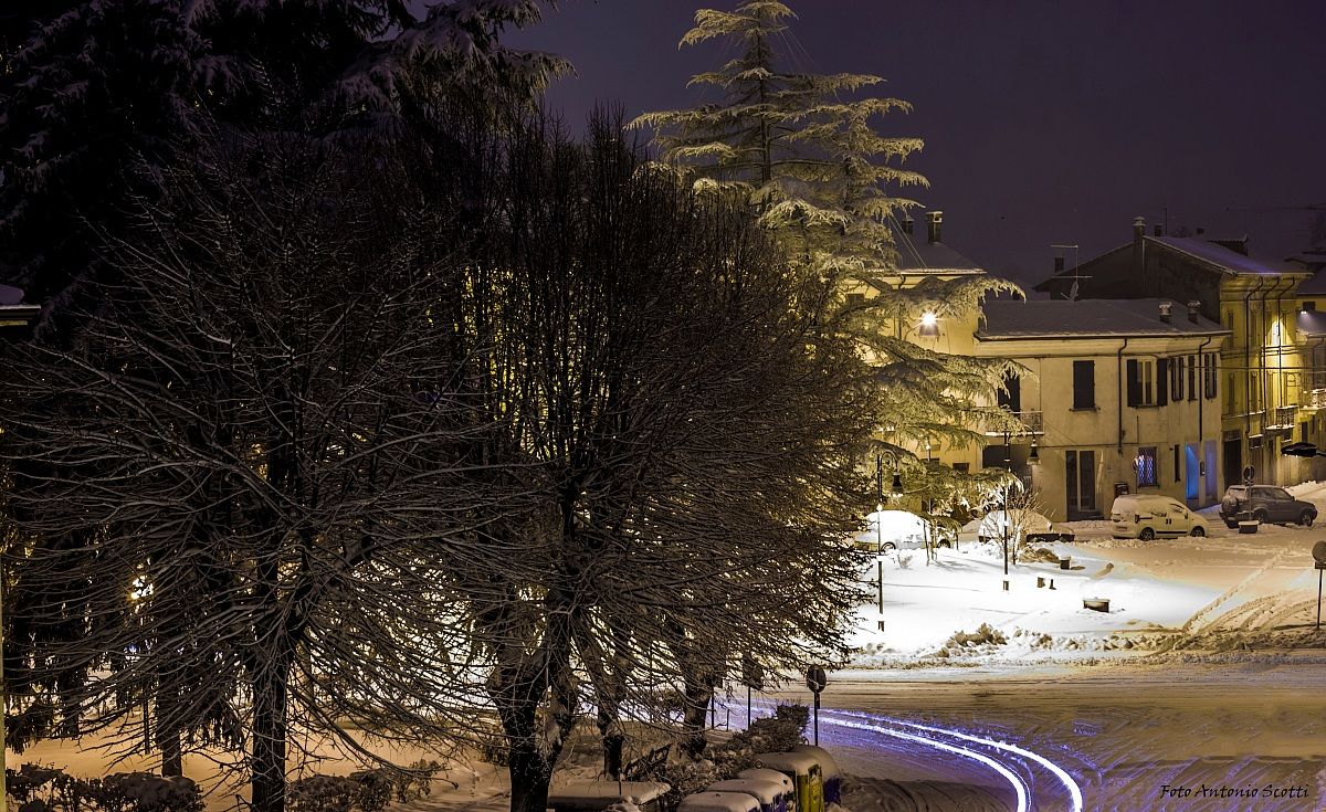 A trail of light in Piazza Madonna