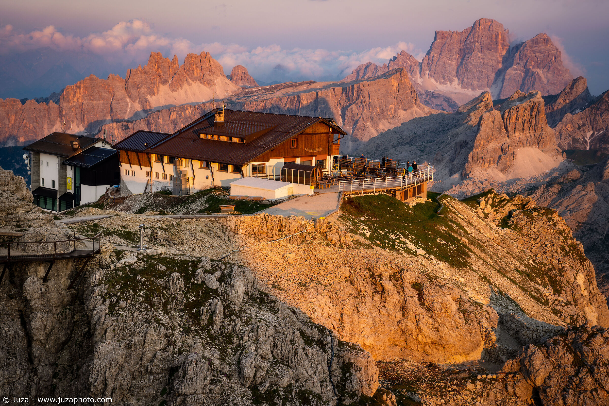 Il Lagazuoi al tramonto