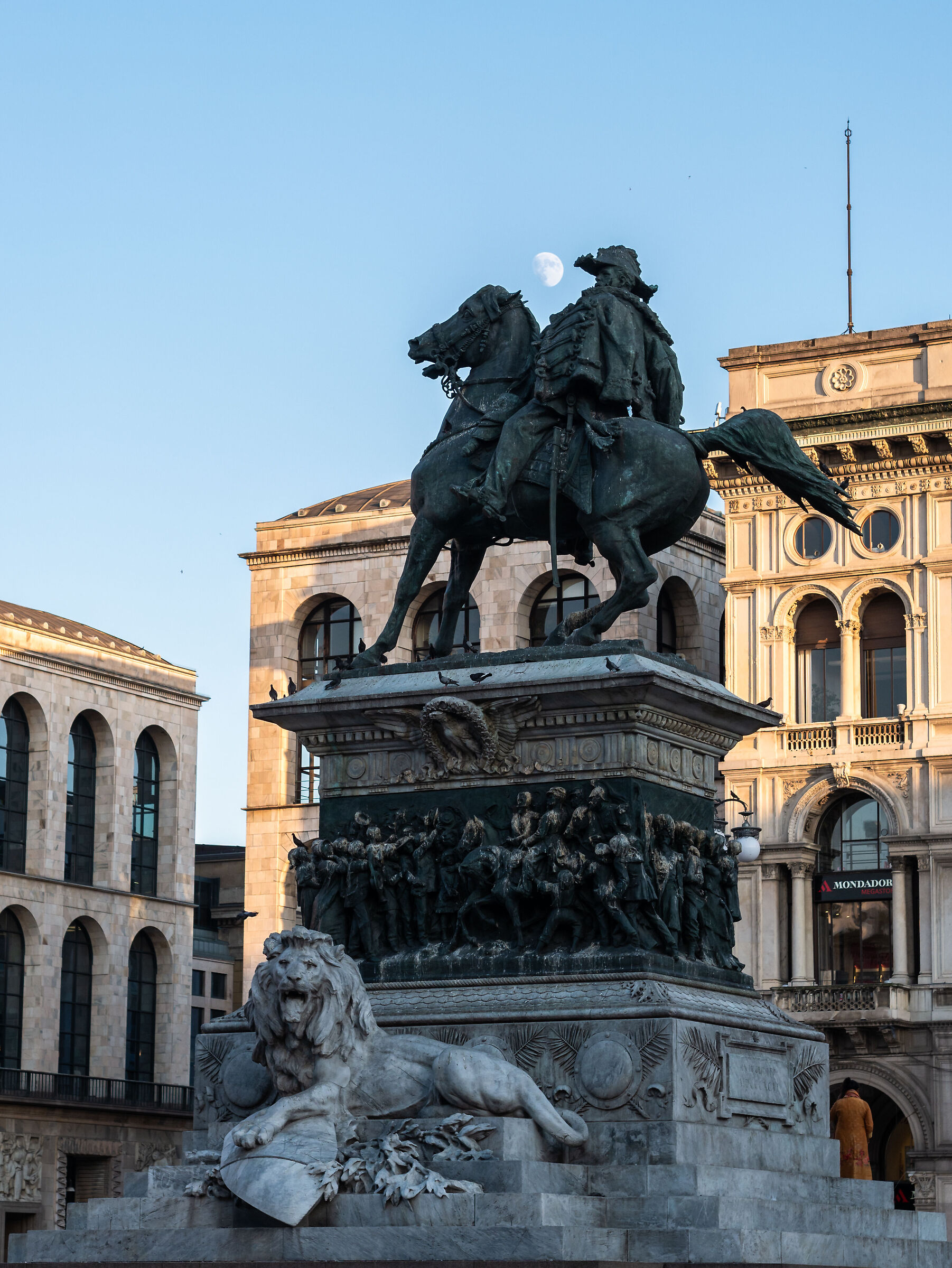 Statue of Vittorio Emanuele II -Piazza Duomo
