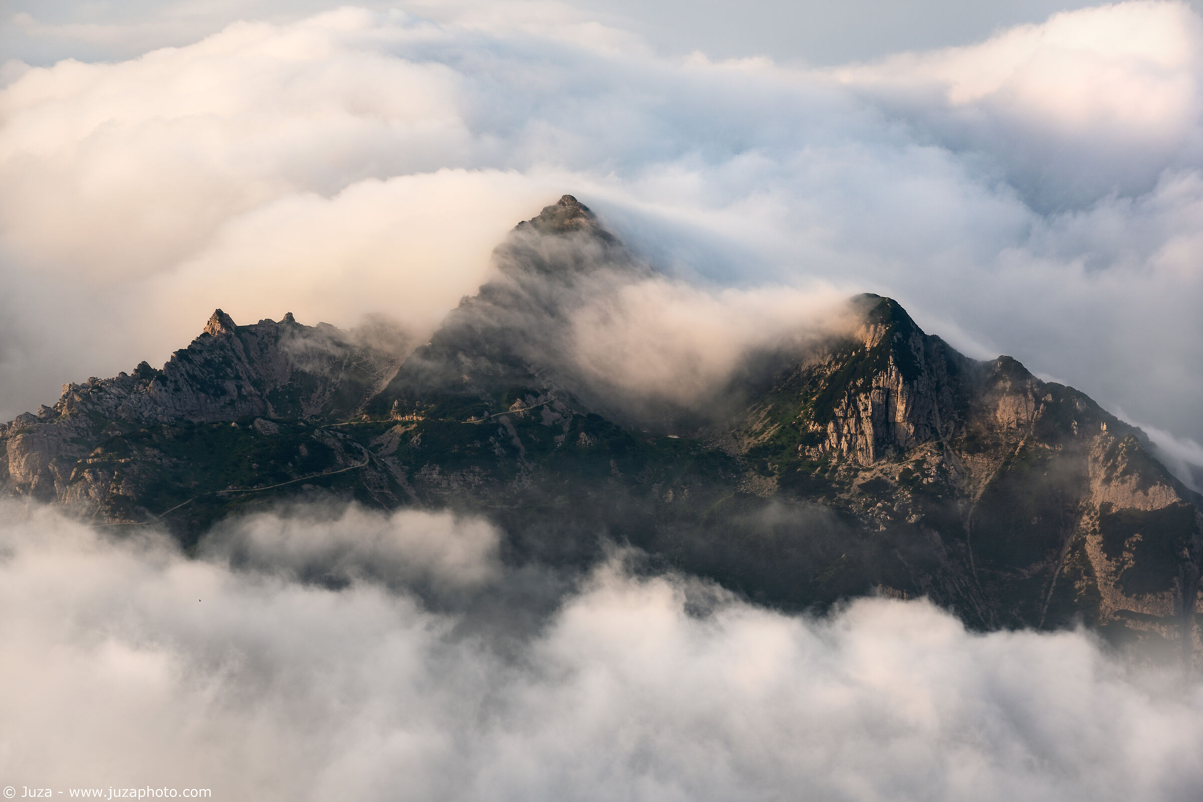 The island in the sea of clouds