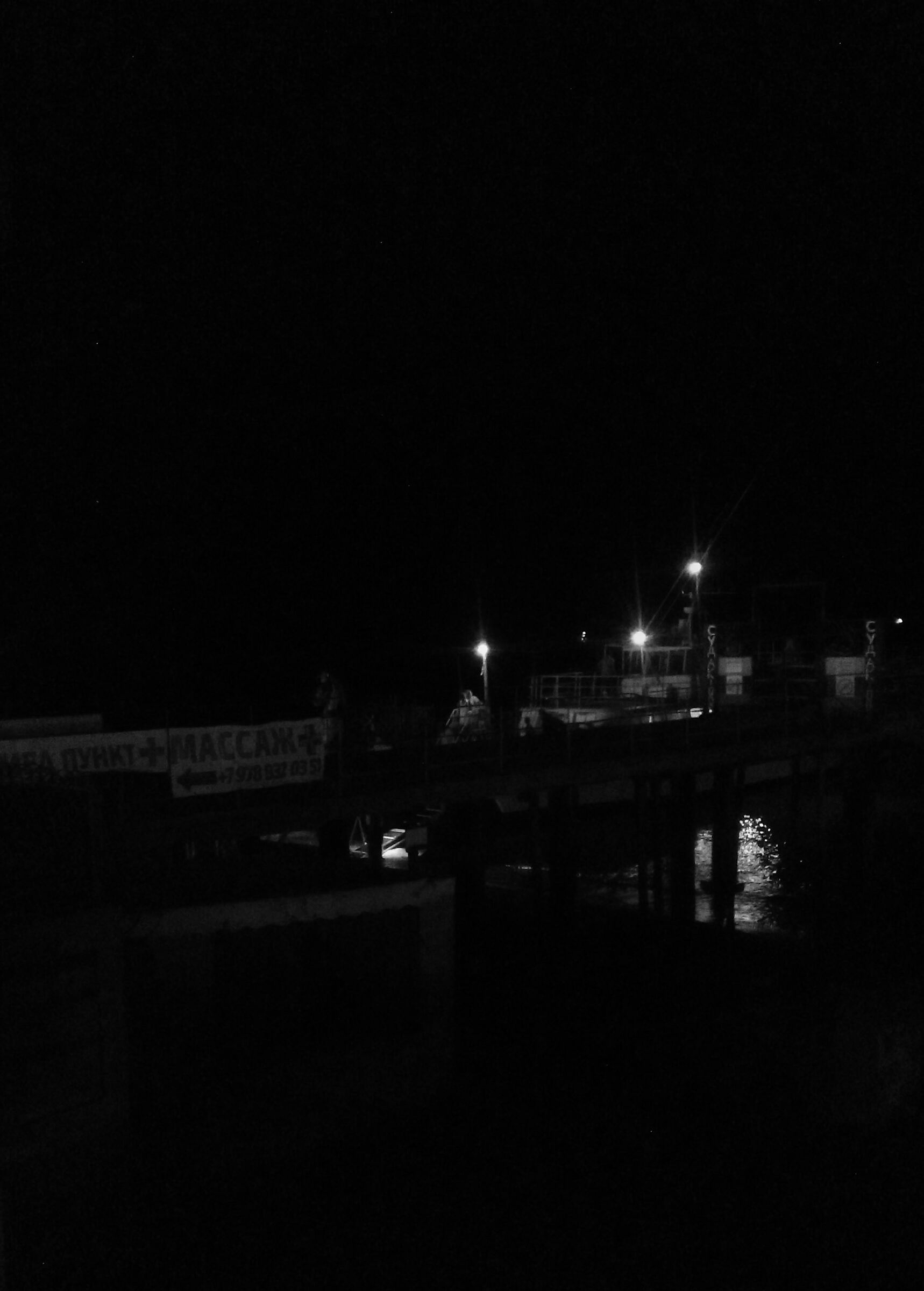 Un tale molo notturno