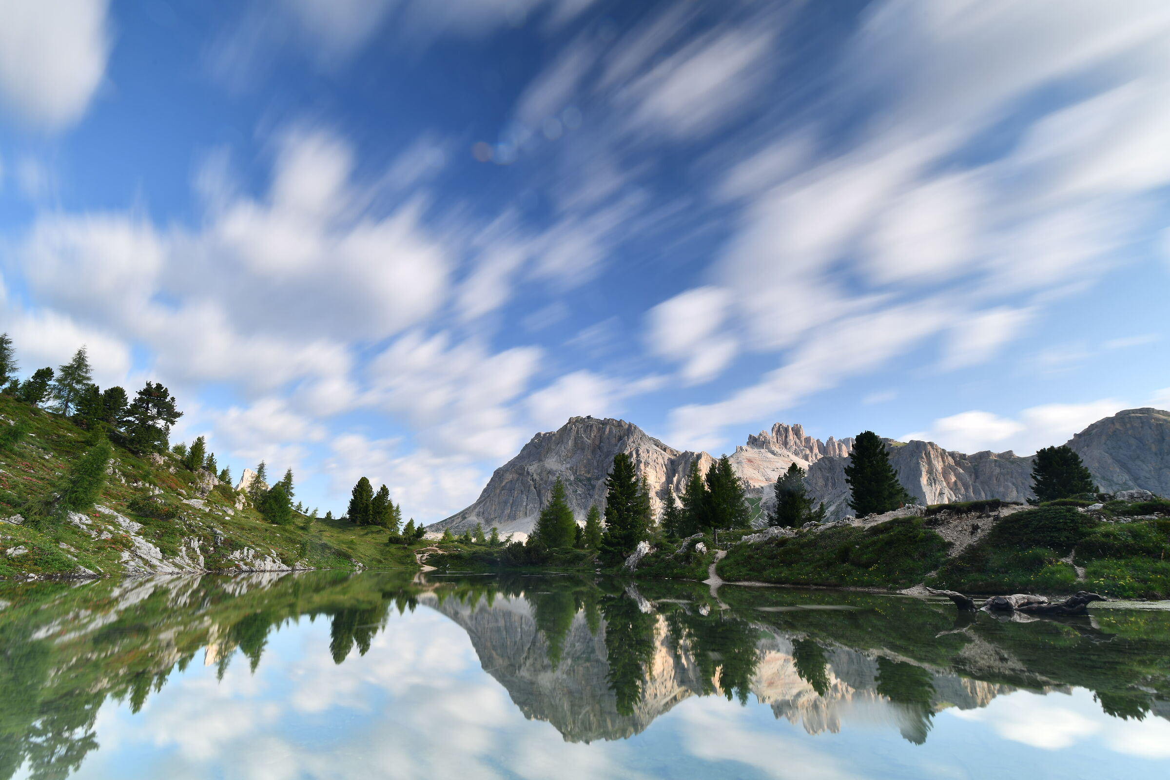 Alba al lago Limides