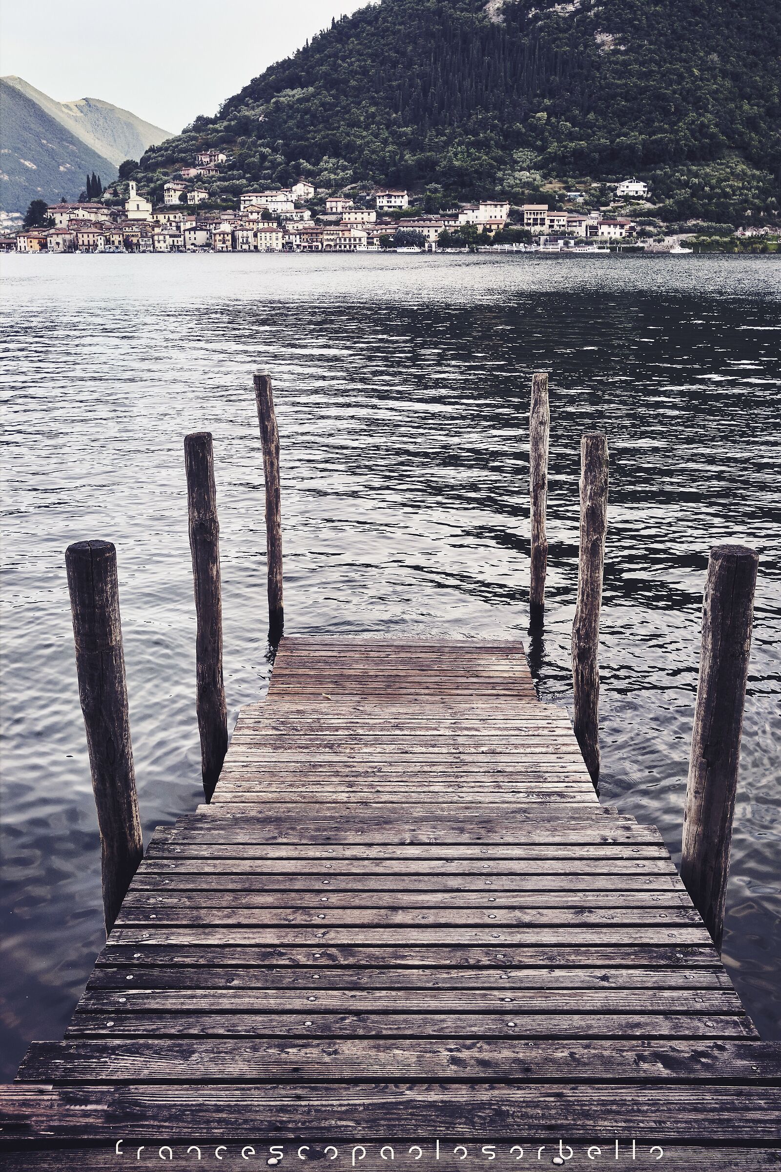 A due passi dal lago.