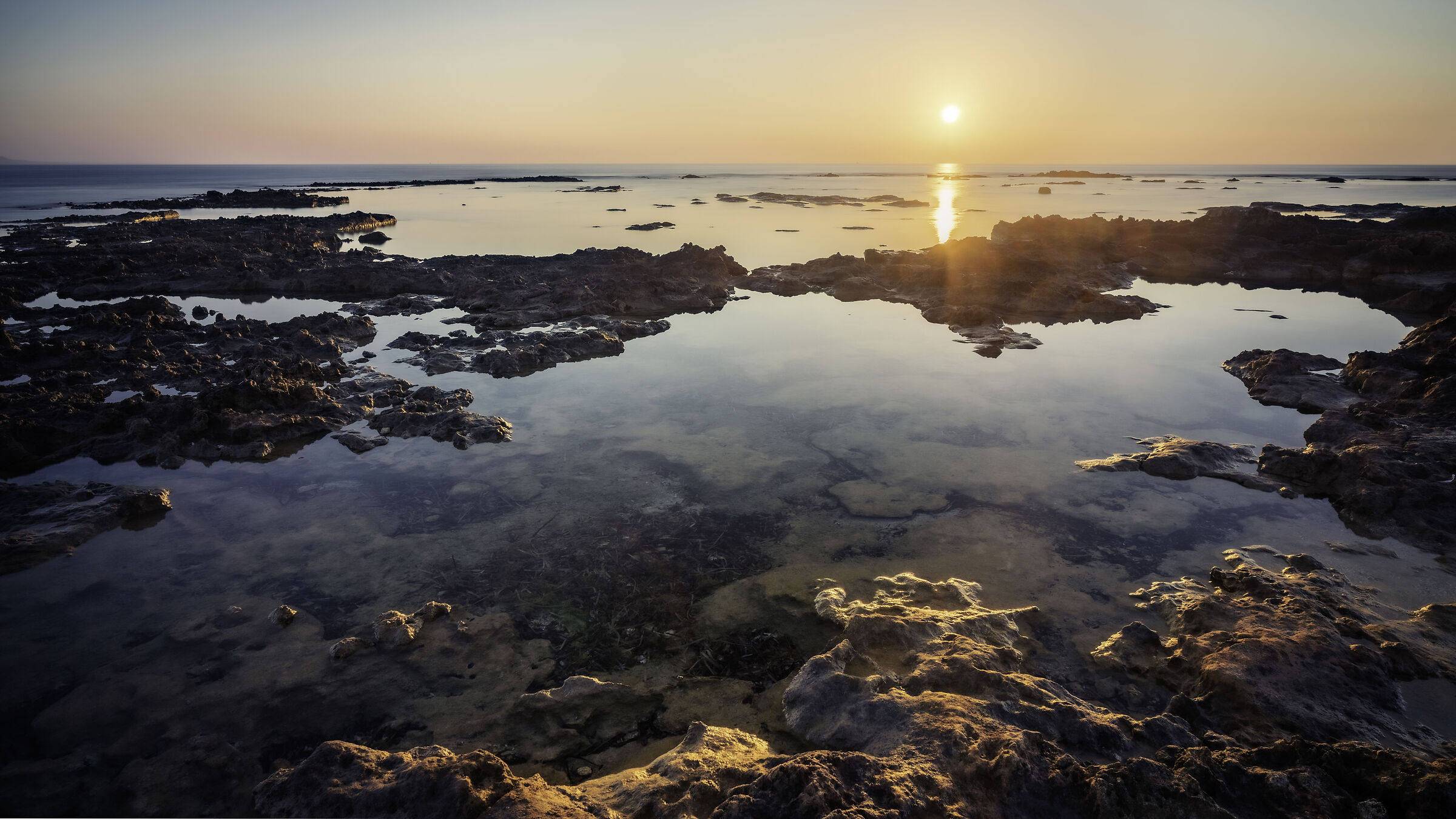 alba sugli scogli di Marzamemi