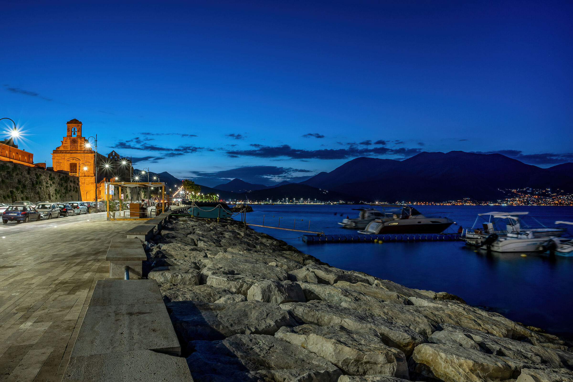 Lungomare verso il santuario della Ss. Annunziata