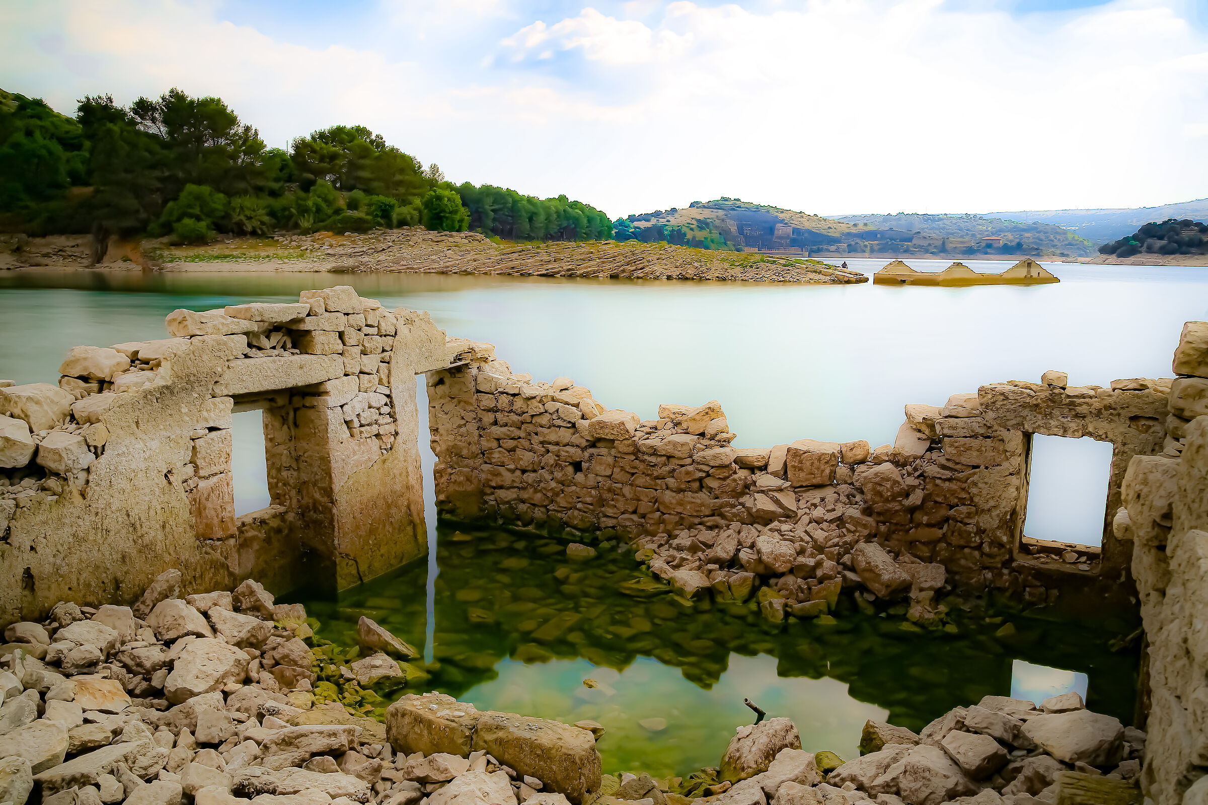 Tra il cielo è il lago