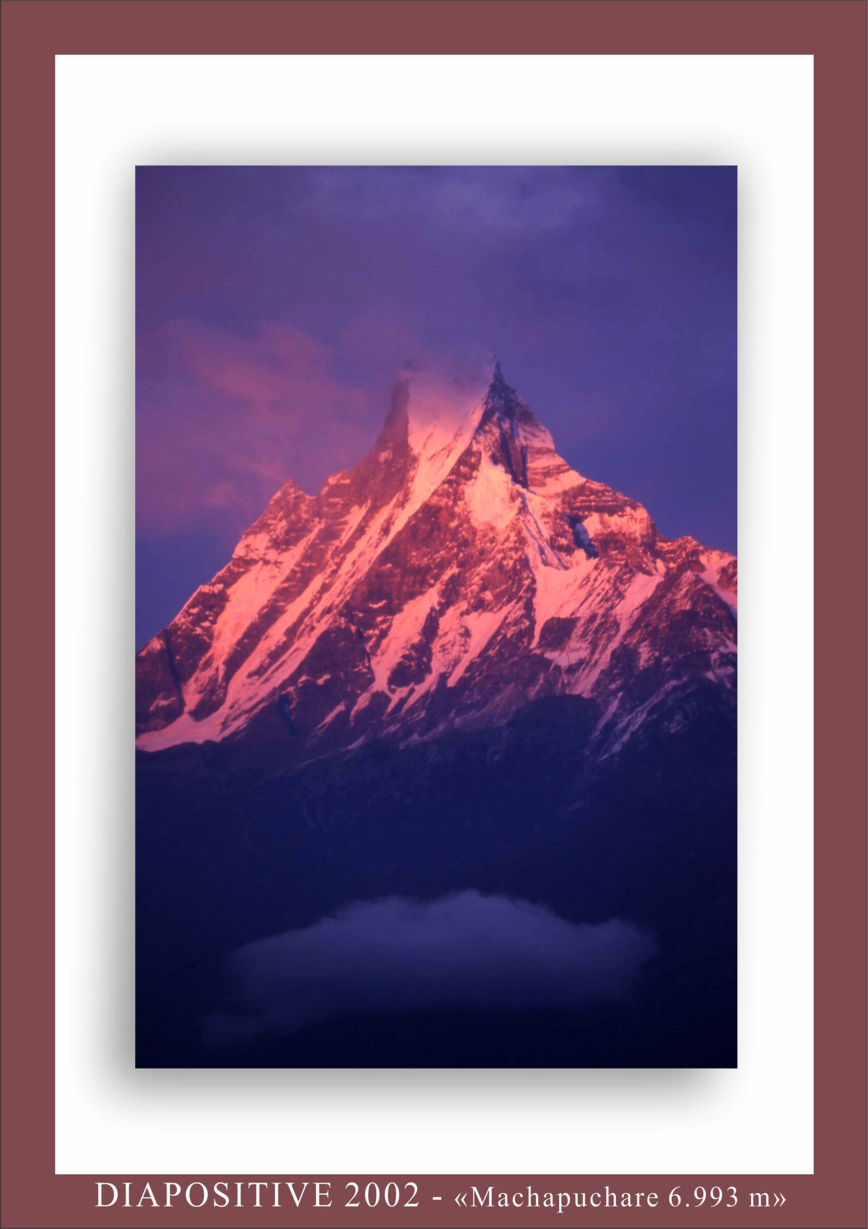 tramonto tra le nebbie sul Machapuchare